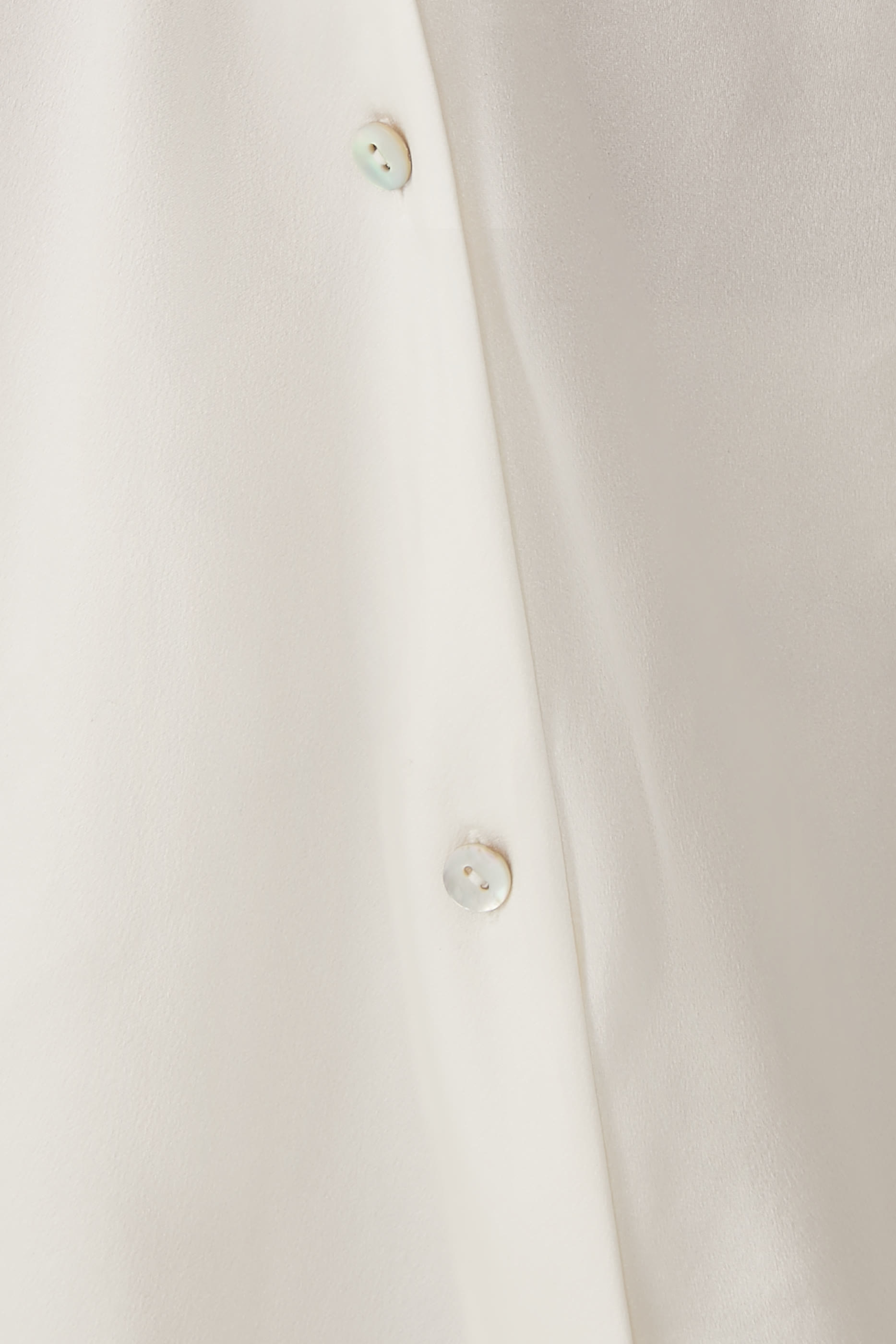 بلوزة بقصة مائلة بأكمام طويلة حرير 