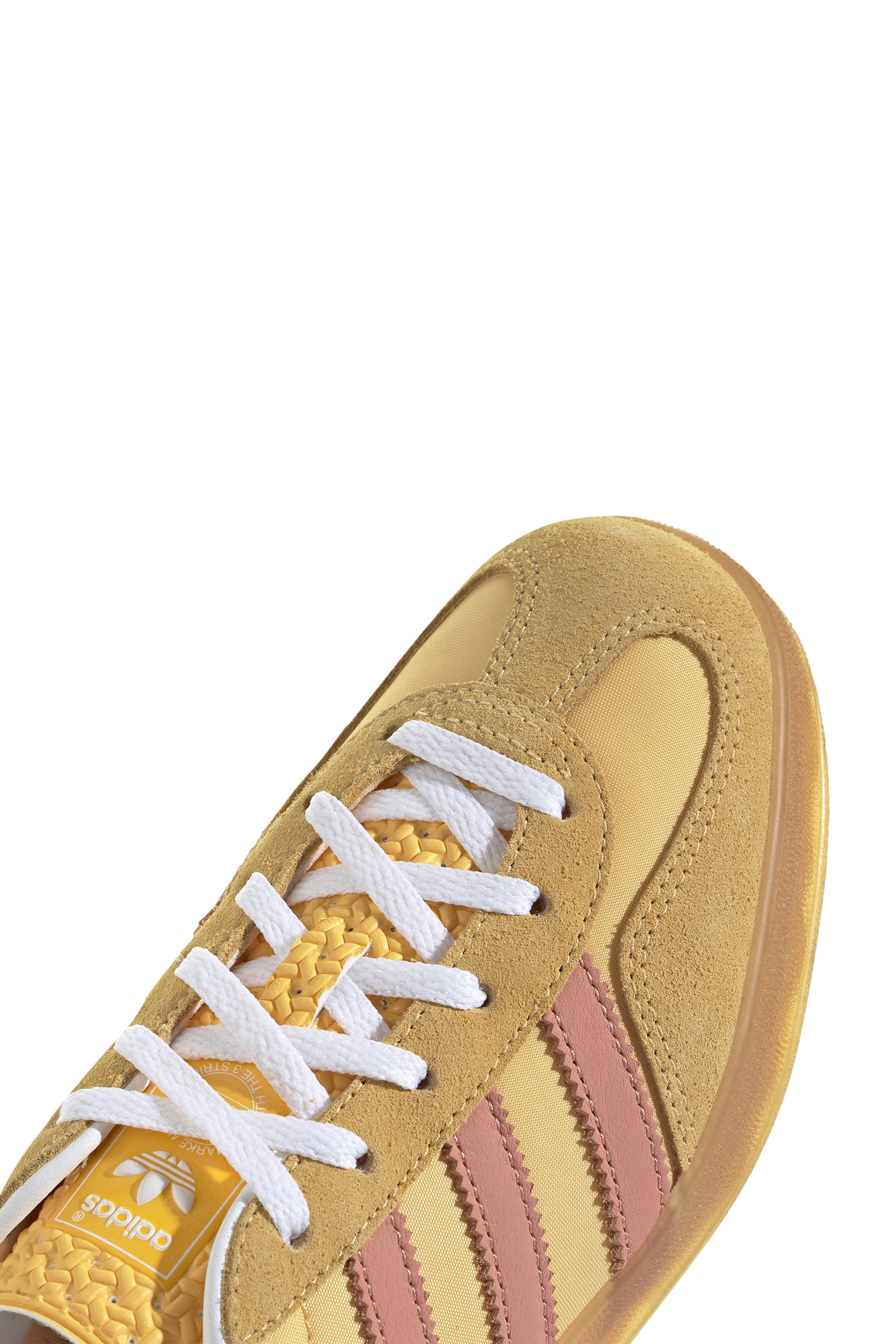 سنيكرز جازيل إندور