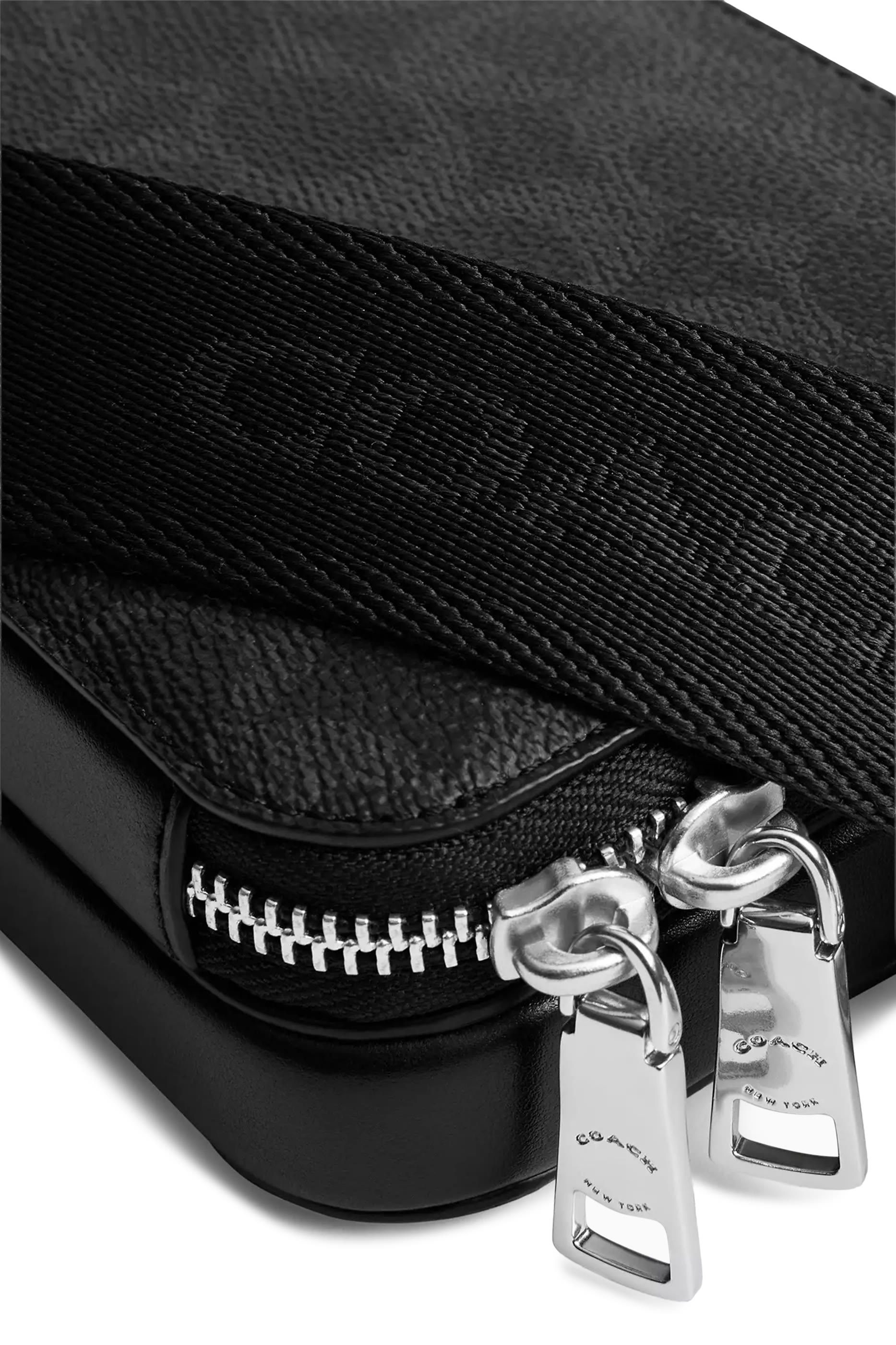 حقيبة كروس بودي كلينتون قماش قنب بشعار الماركة