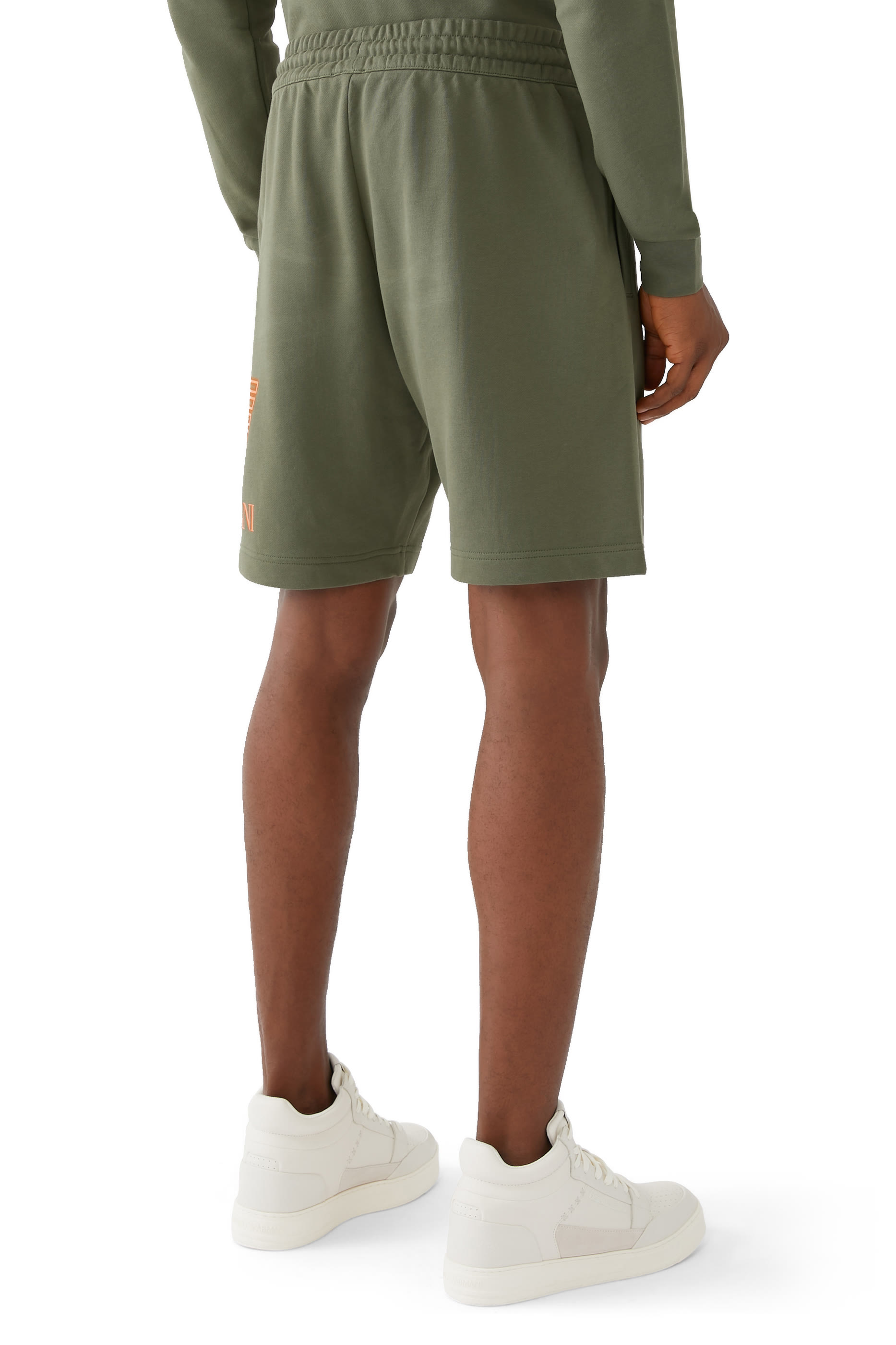 شورت رياضي بشعار الماركة