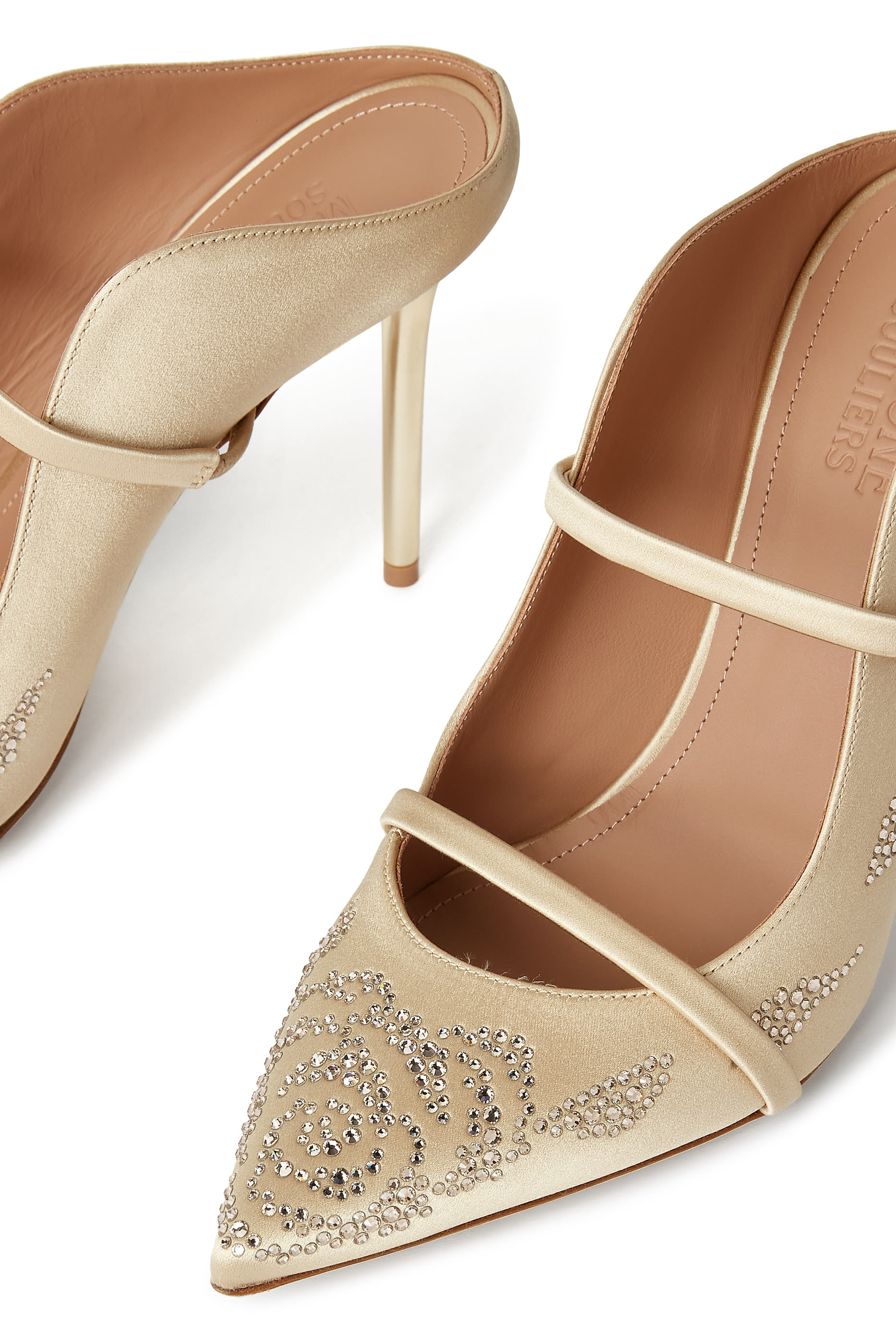 حذاء مورين 100 مفتوح من الخلف مزين بالكريستال