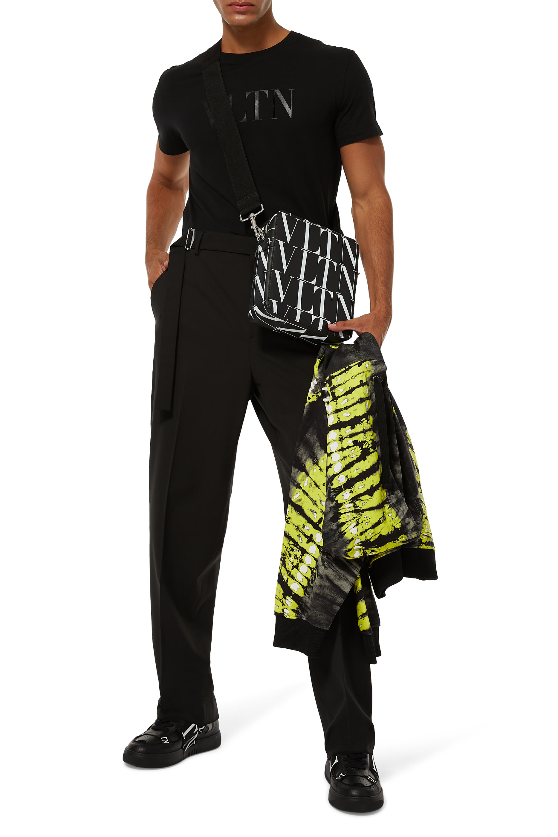 سنيكرز جلد بشعار VL7N