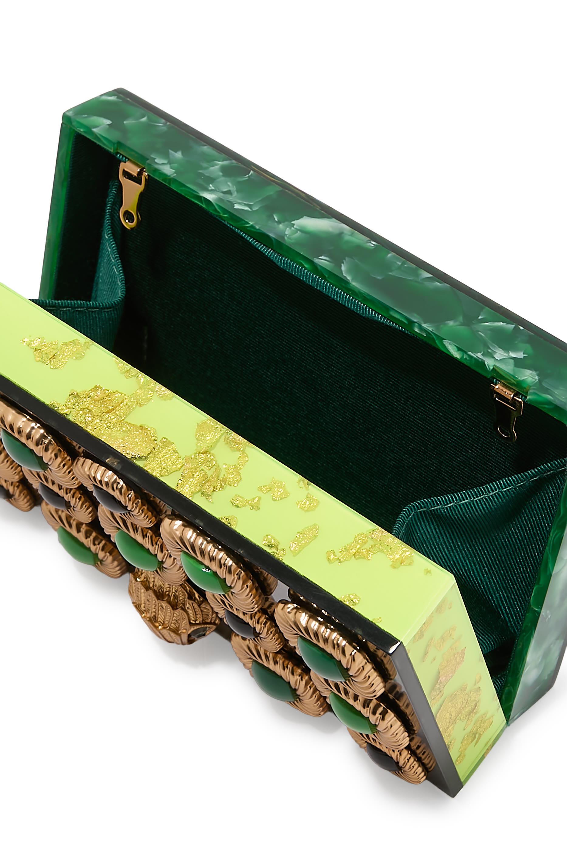 كلاتش بتصميم مربع مزين بأحجار