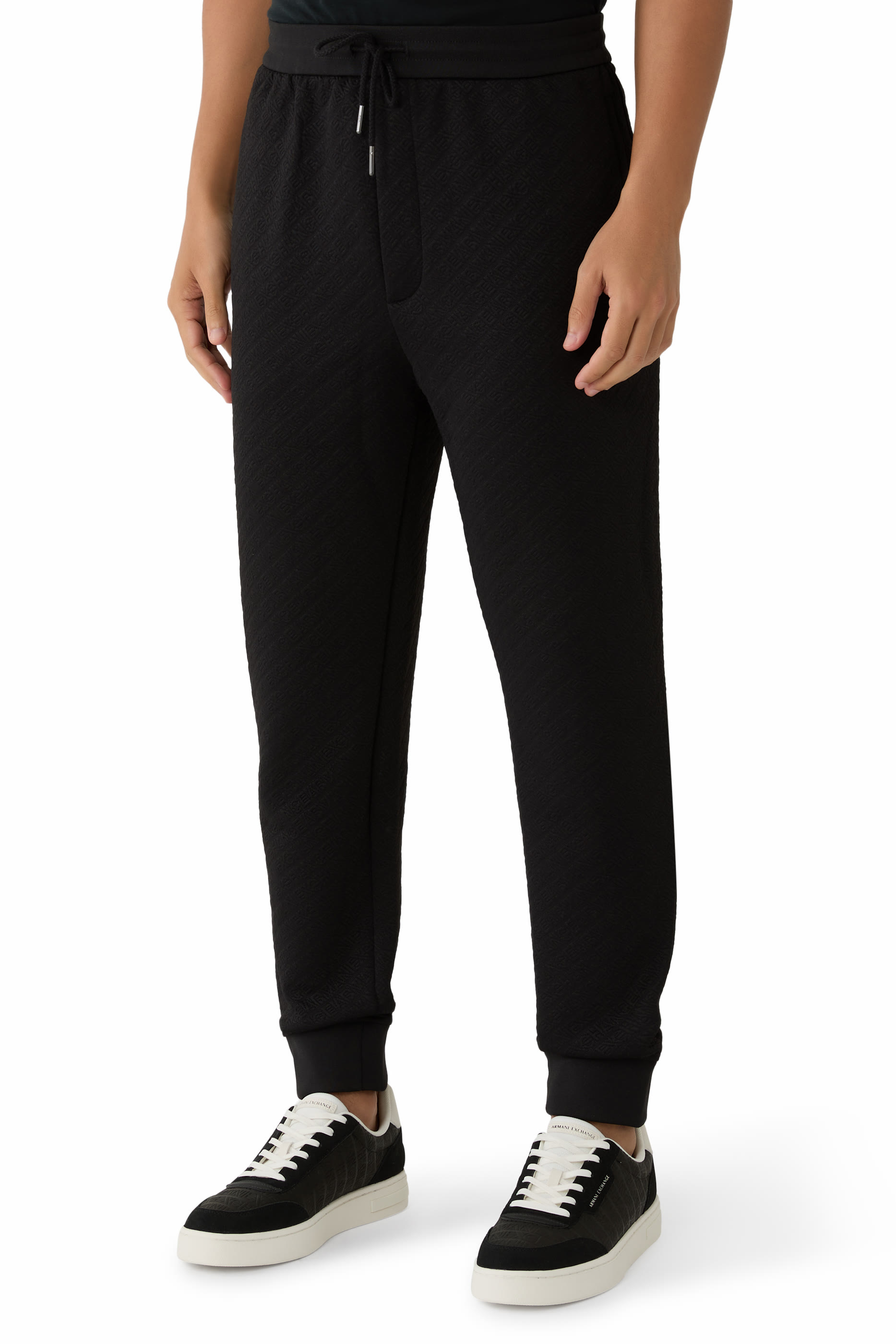 بنطال رياضي بشعار الماركة 