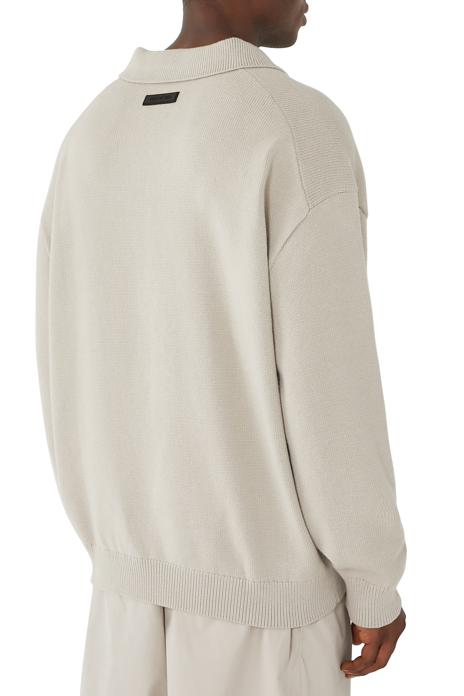 كنزة بولو منسوجة بشعار اسنشالز