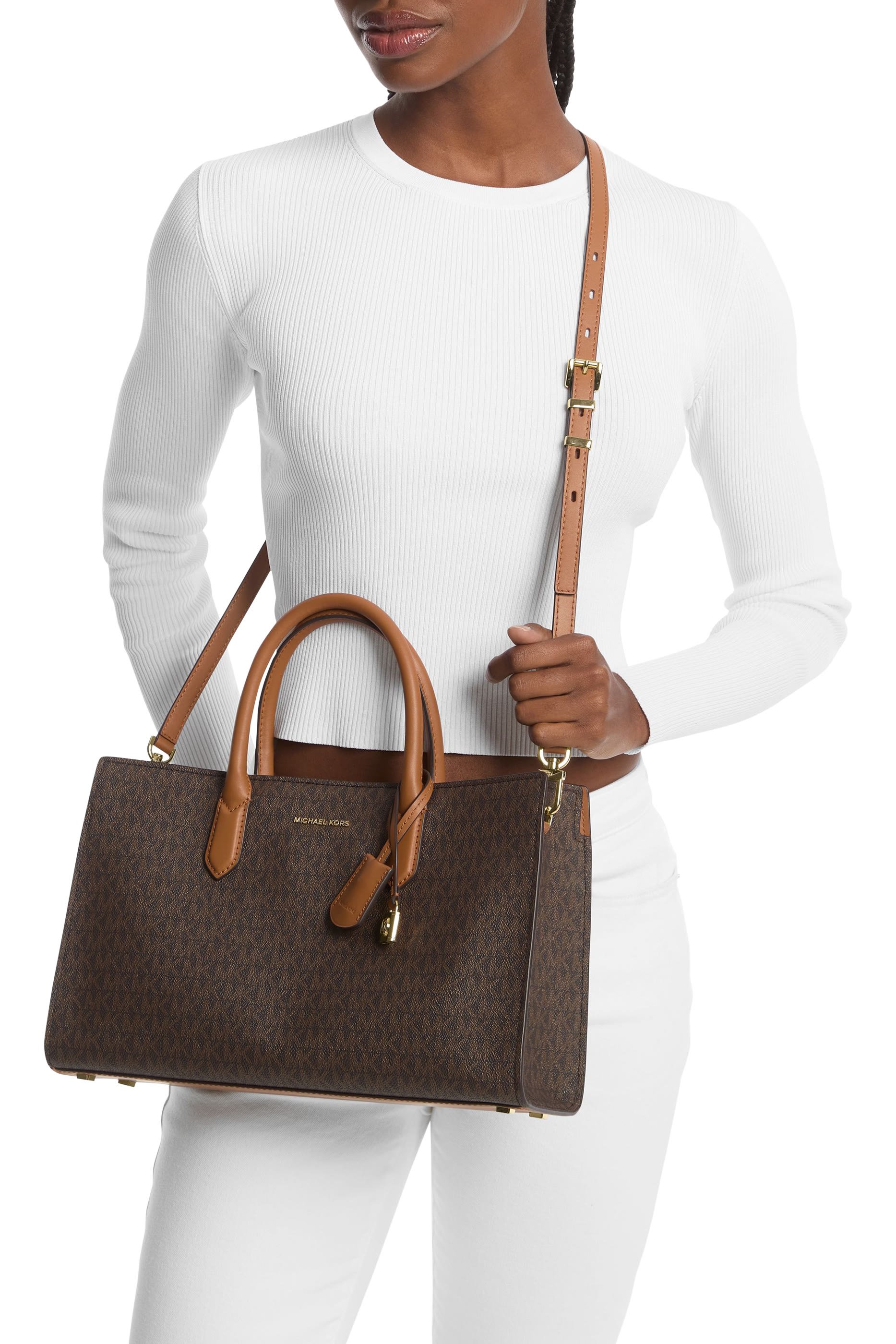 حقيبة ساتشيل سكارليت متوسطة بشعار الماركة