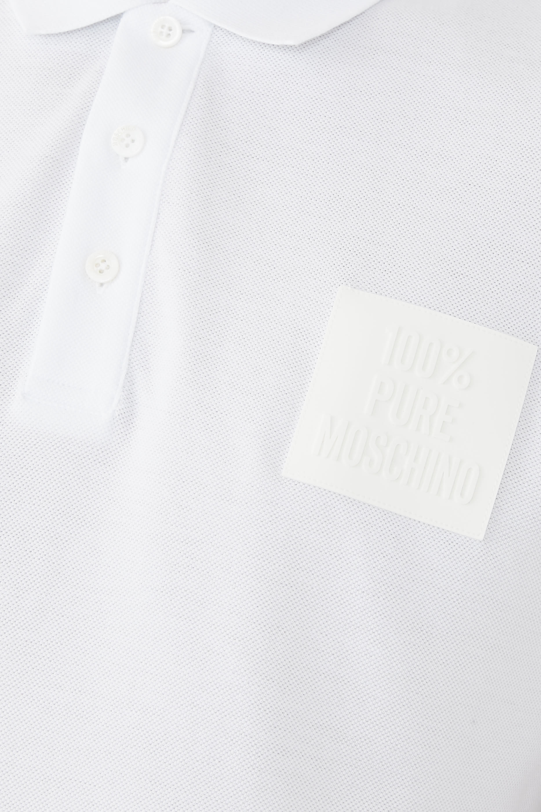 قميص بولو بشعار الماركة