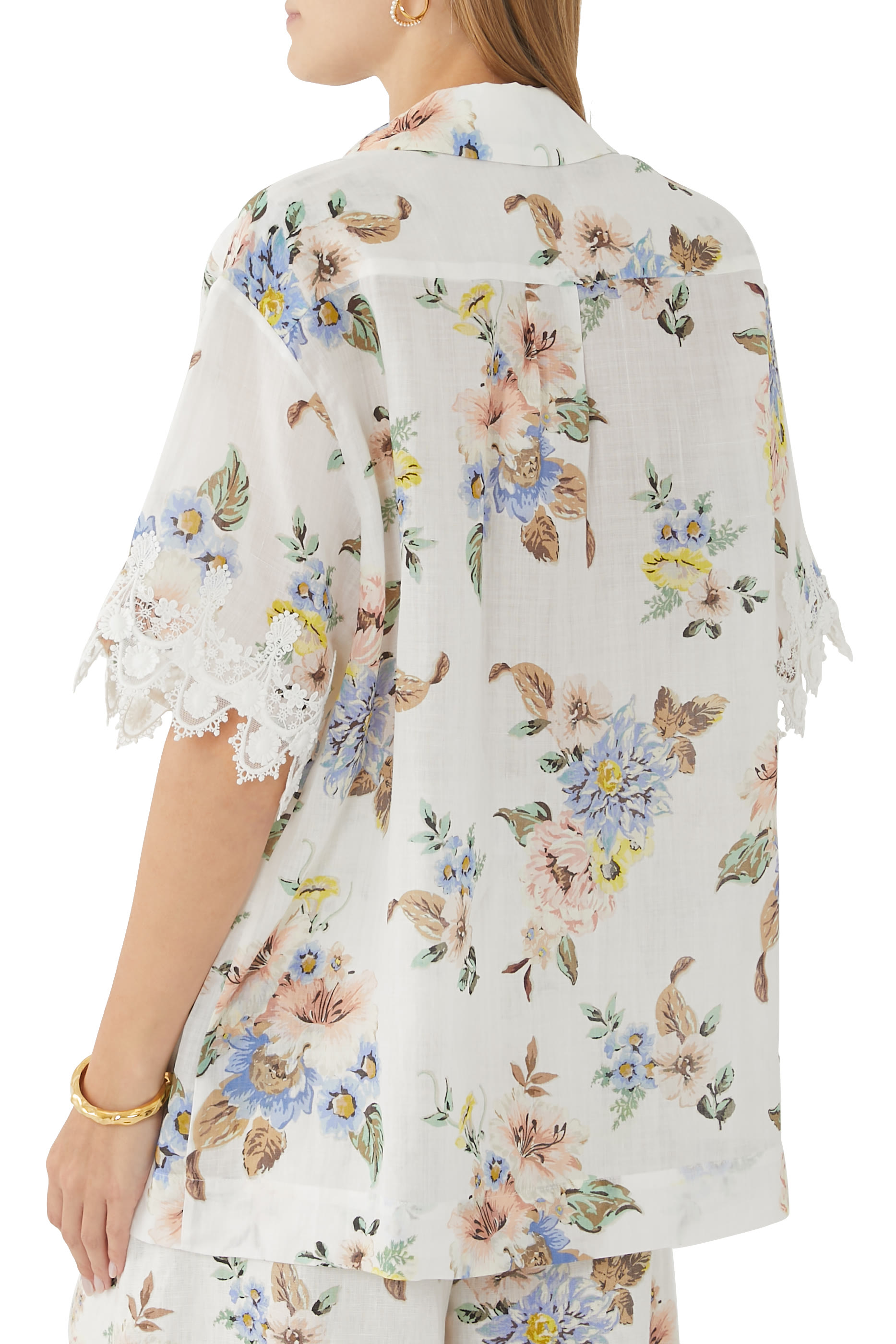 قميص بقصة واسعة وتطريزات