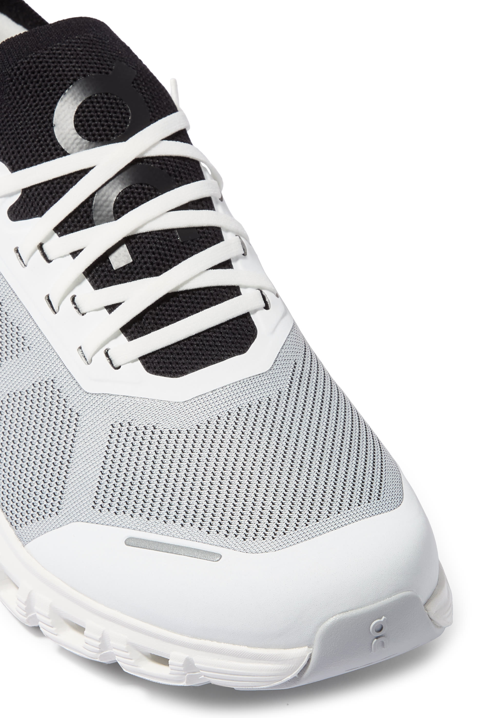 سنيكرز كلاود 6 فيرسا