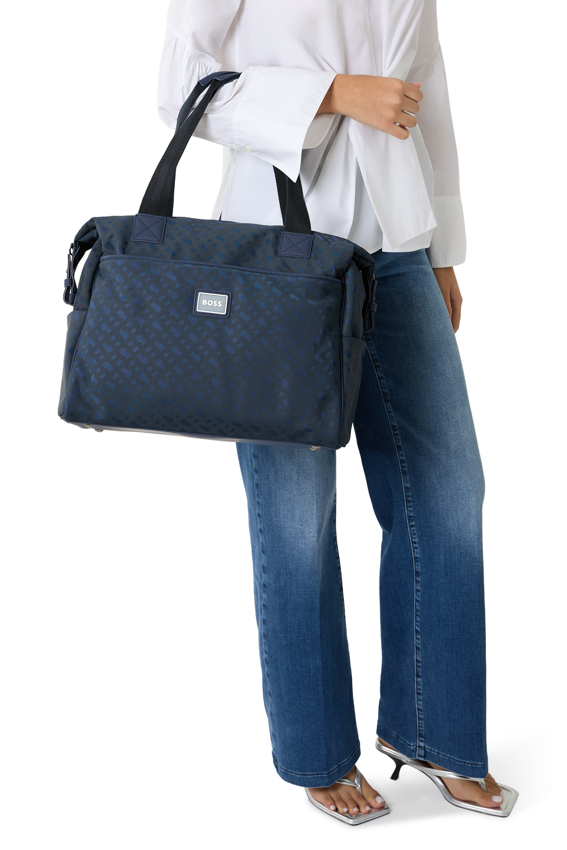 حقيبة مستلزمات أطفال بحرف شعار الماركة