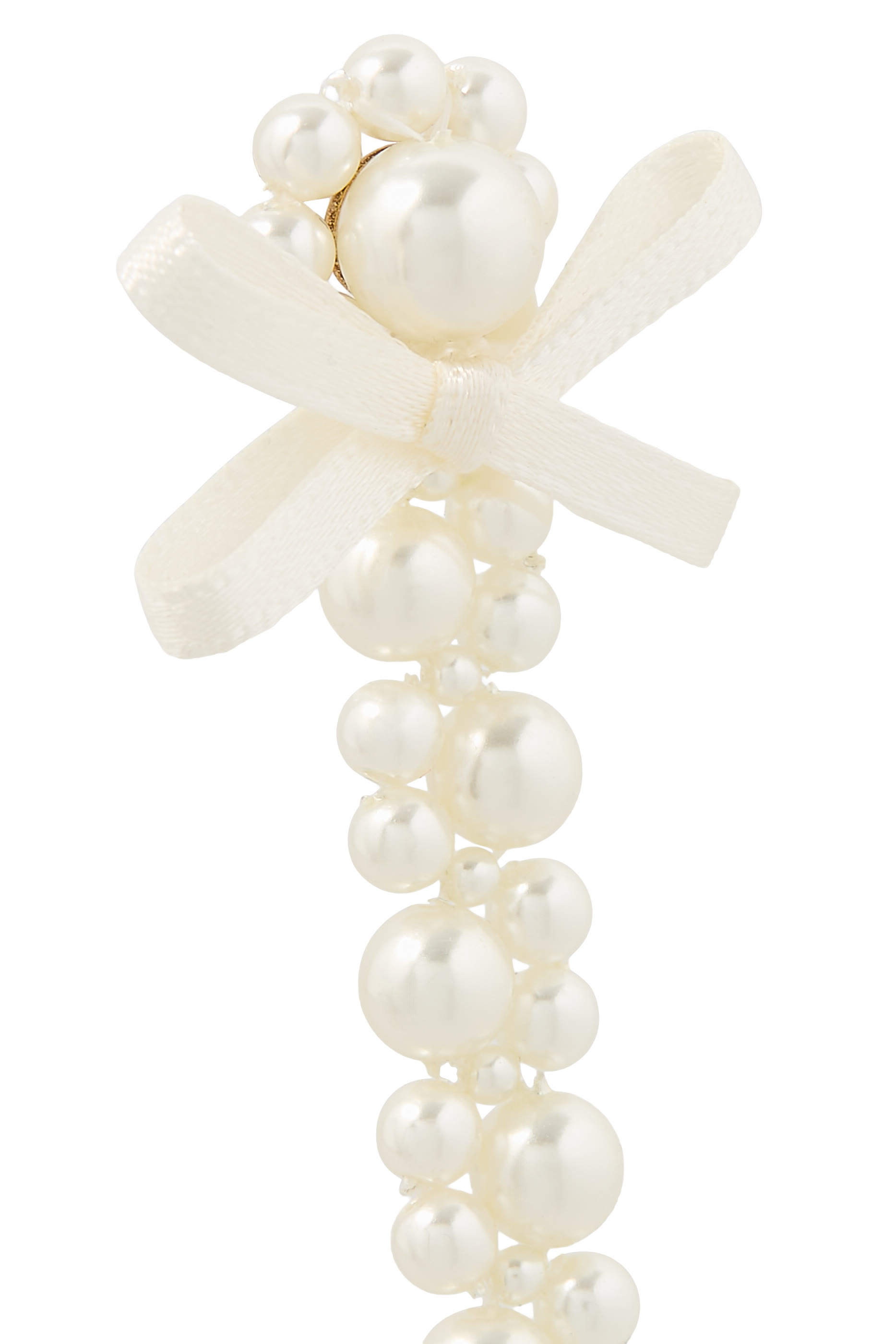 أقراط بتيت مزينة بلؤلؤ وفيونكة