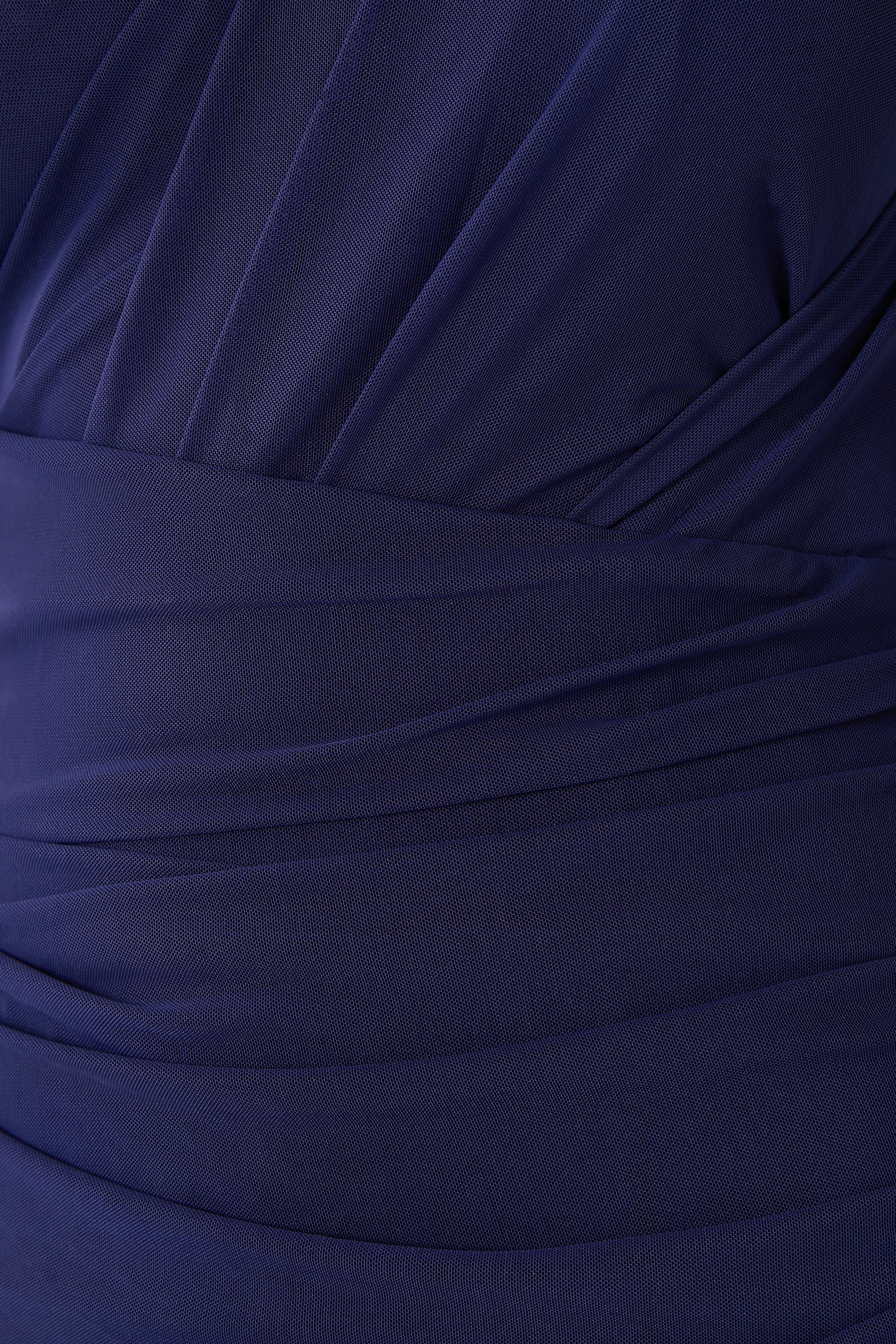 فستان طويل بكتف واحد وكشكش قماش شبكي مطاطي