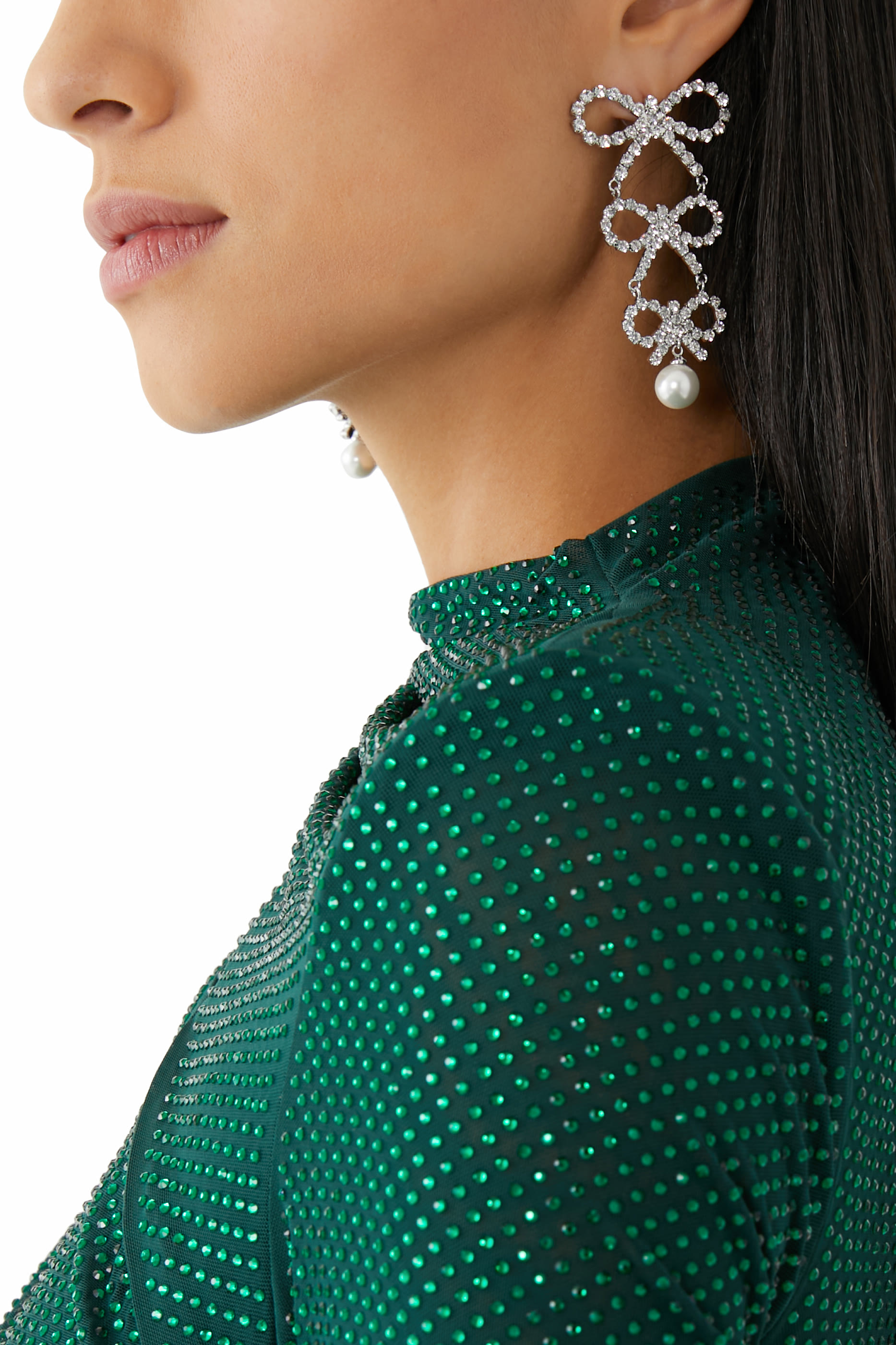 أقراط بفيونكات بتصميم متدرج مرصعة بكريستال