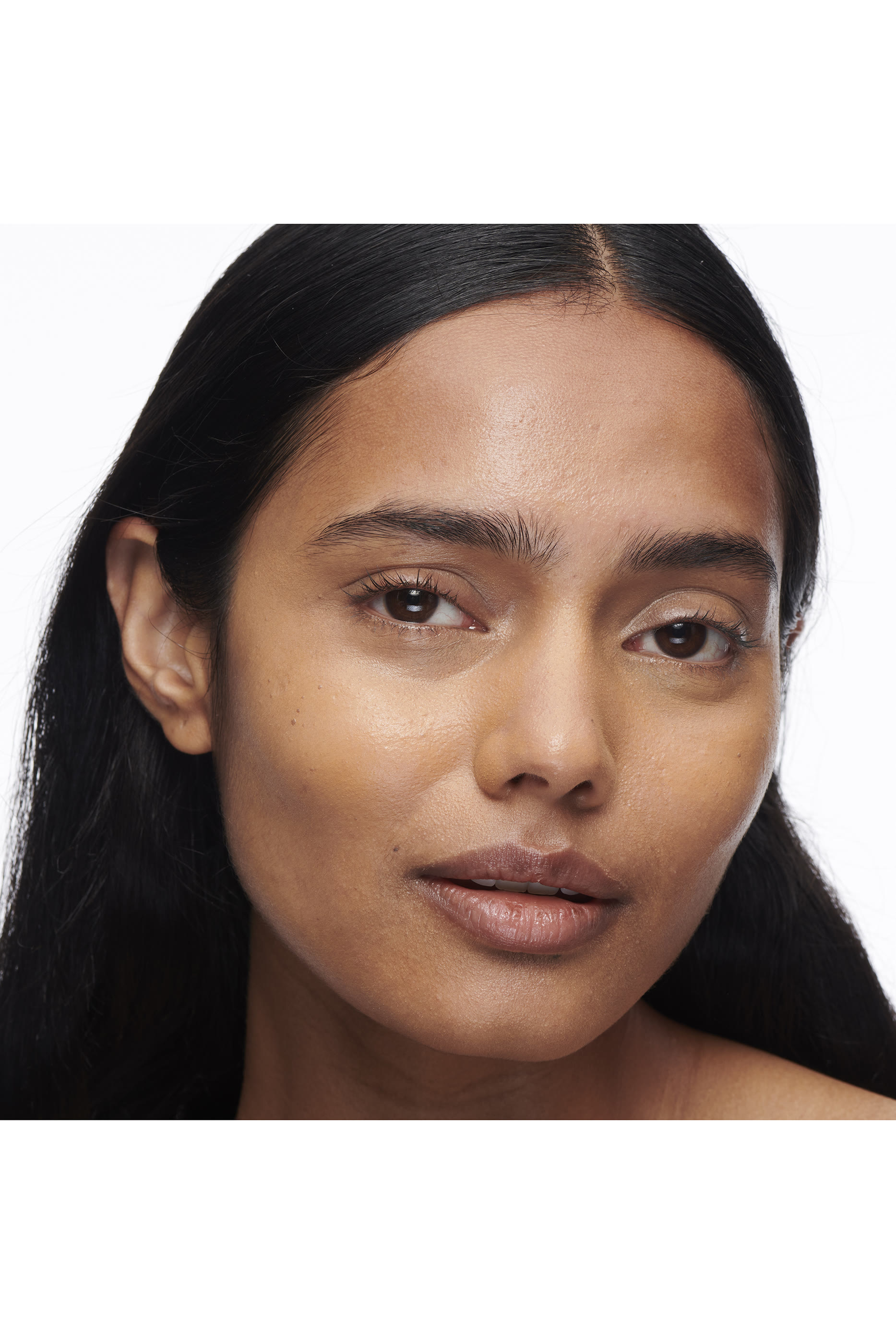 خافي عيوب ستوديو راديانس بفعالية السيروم