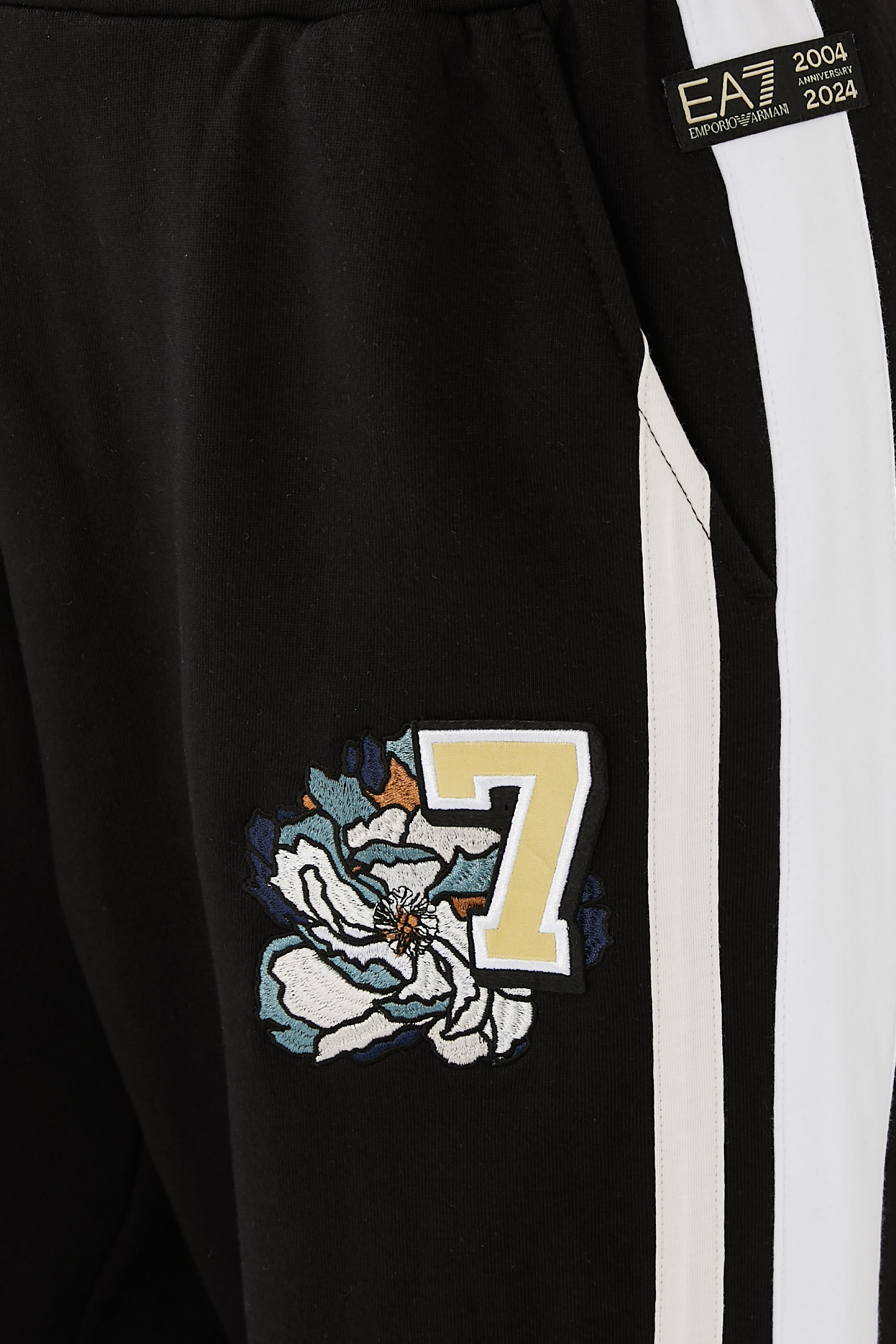 بنطال رياضي بشعار الماركة