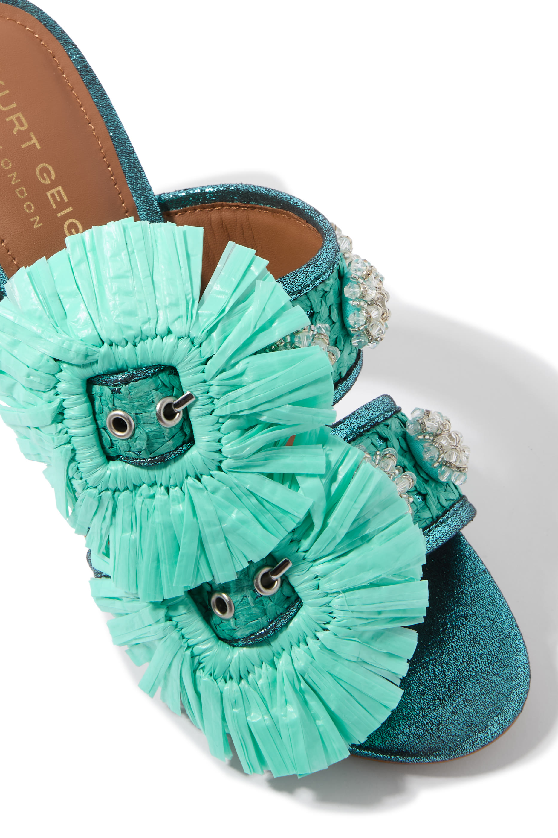 صندل بنعل مسطح بإبزيم رافيا