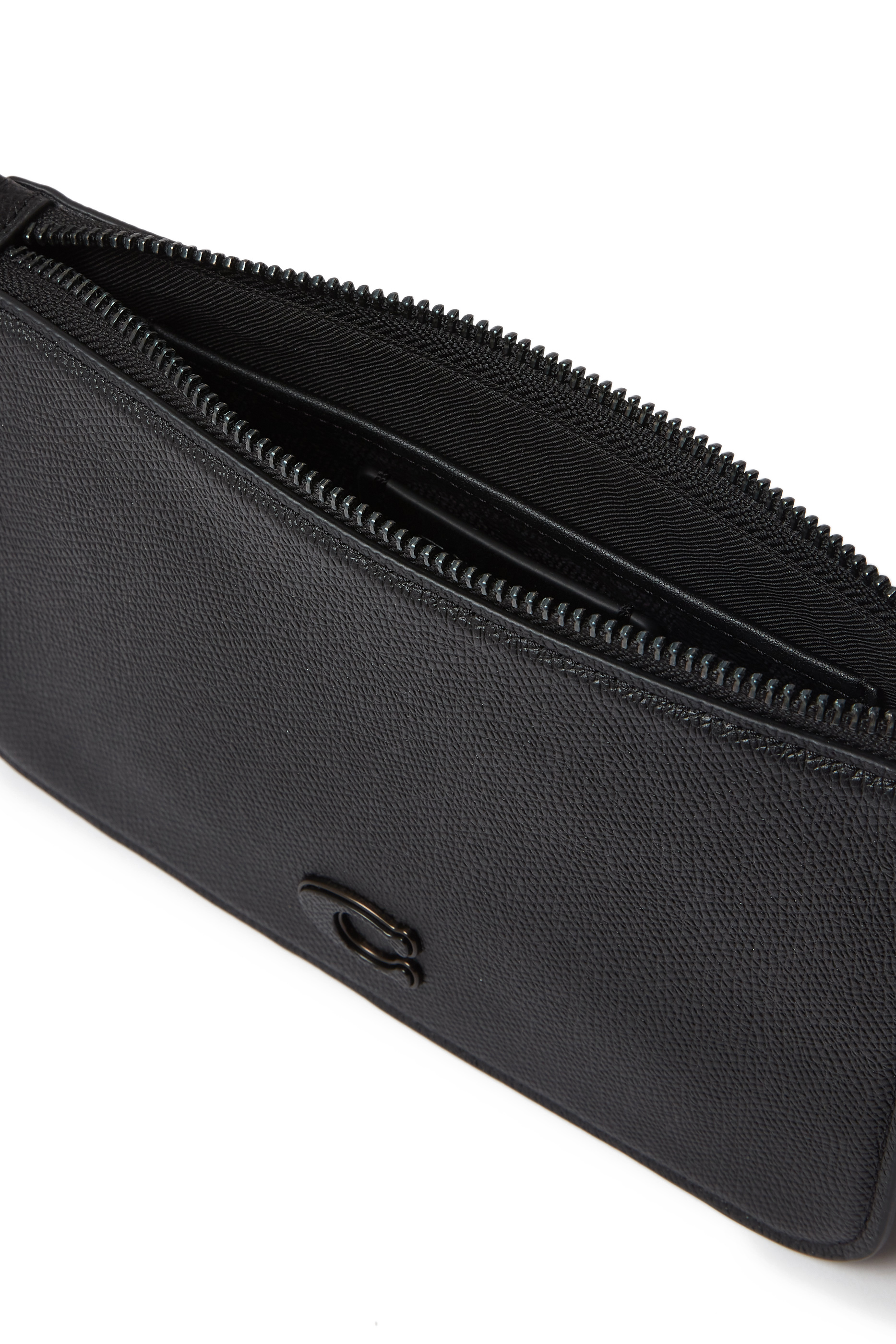 حقيبة صغيرة جلد