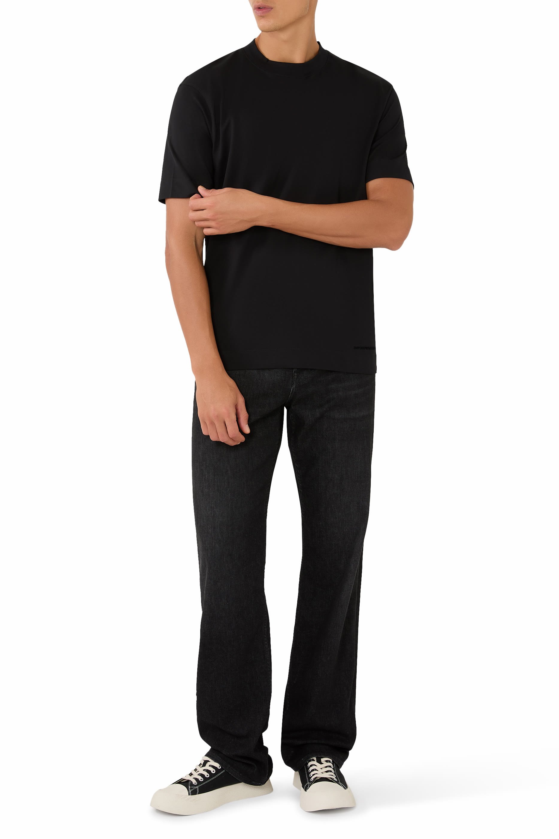 تيشيرت بحروف شعار الماركة مخمل