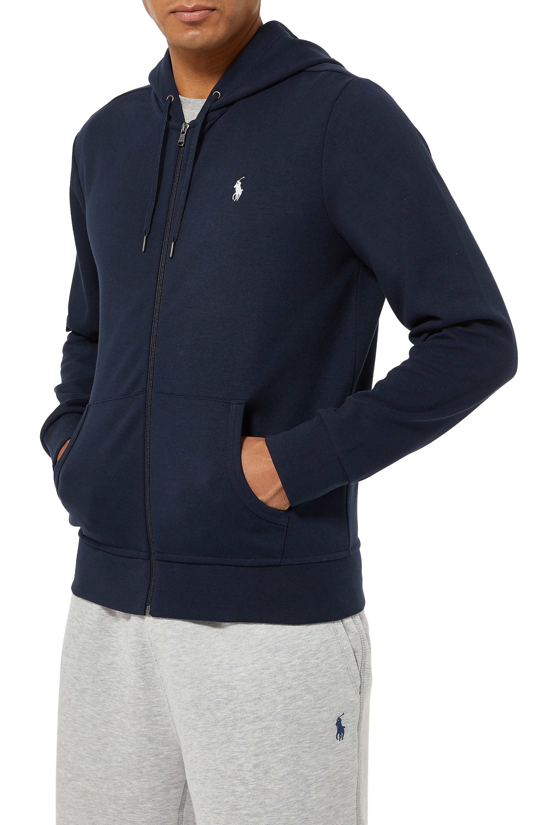 كنزة بغطاء رأس بسحّاب وشعار الماركة