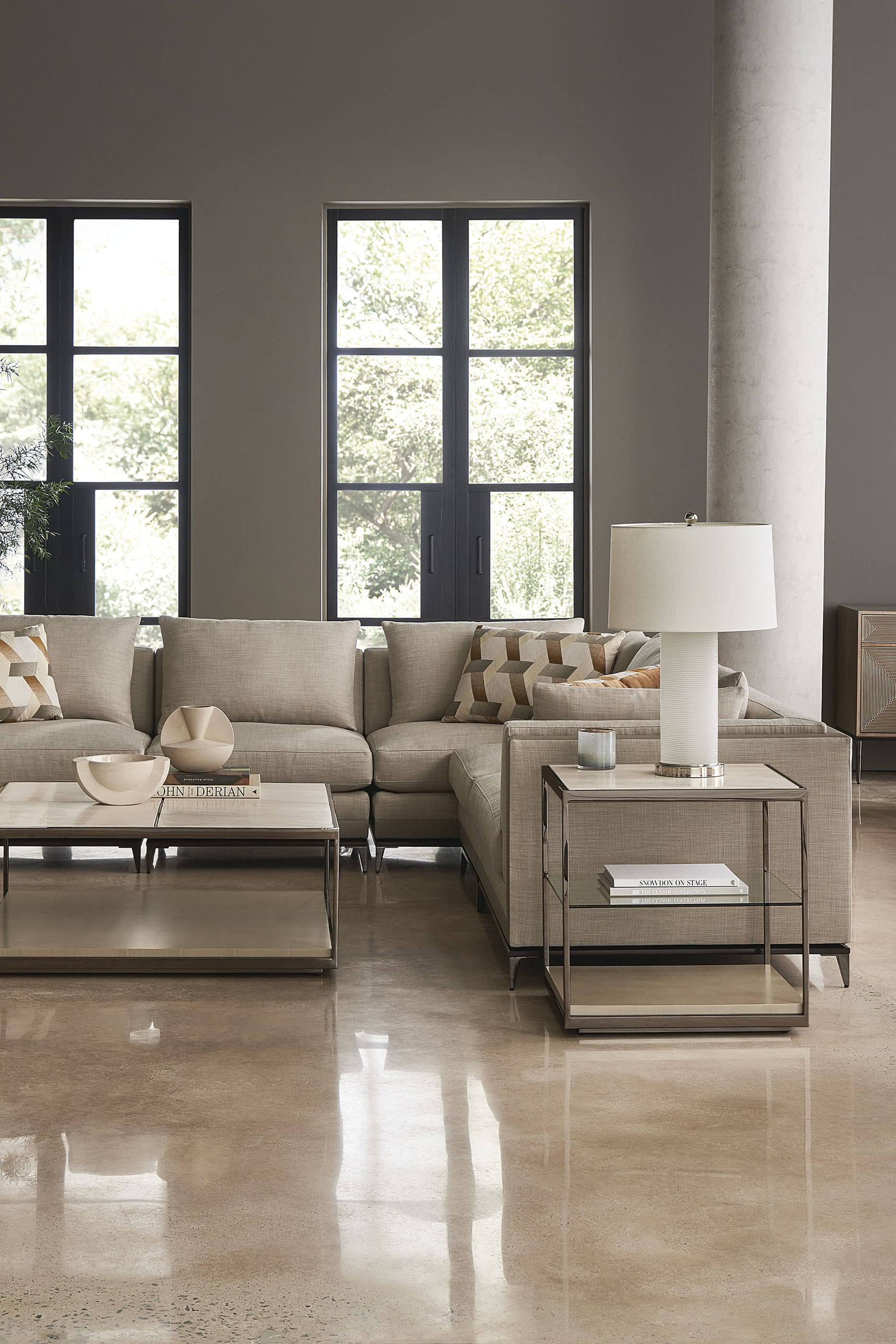 طاولة جانبية كوادرنت