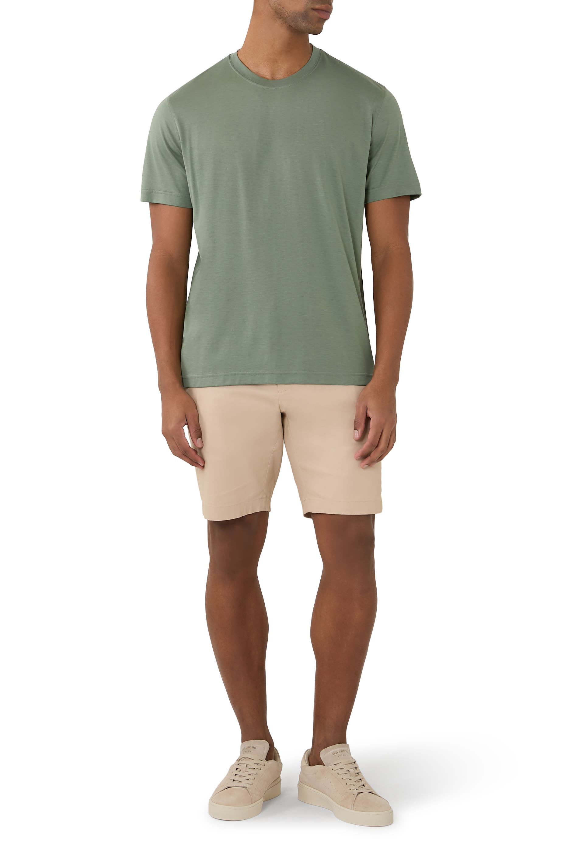 تيشيرت بياقة ضيقة