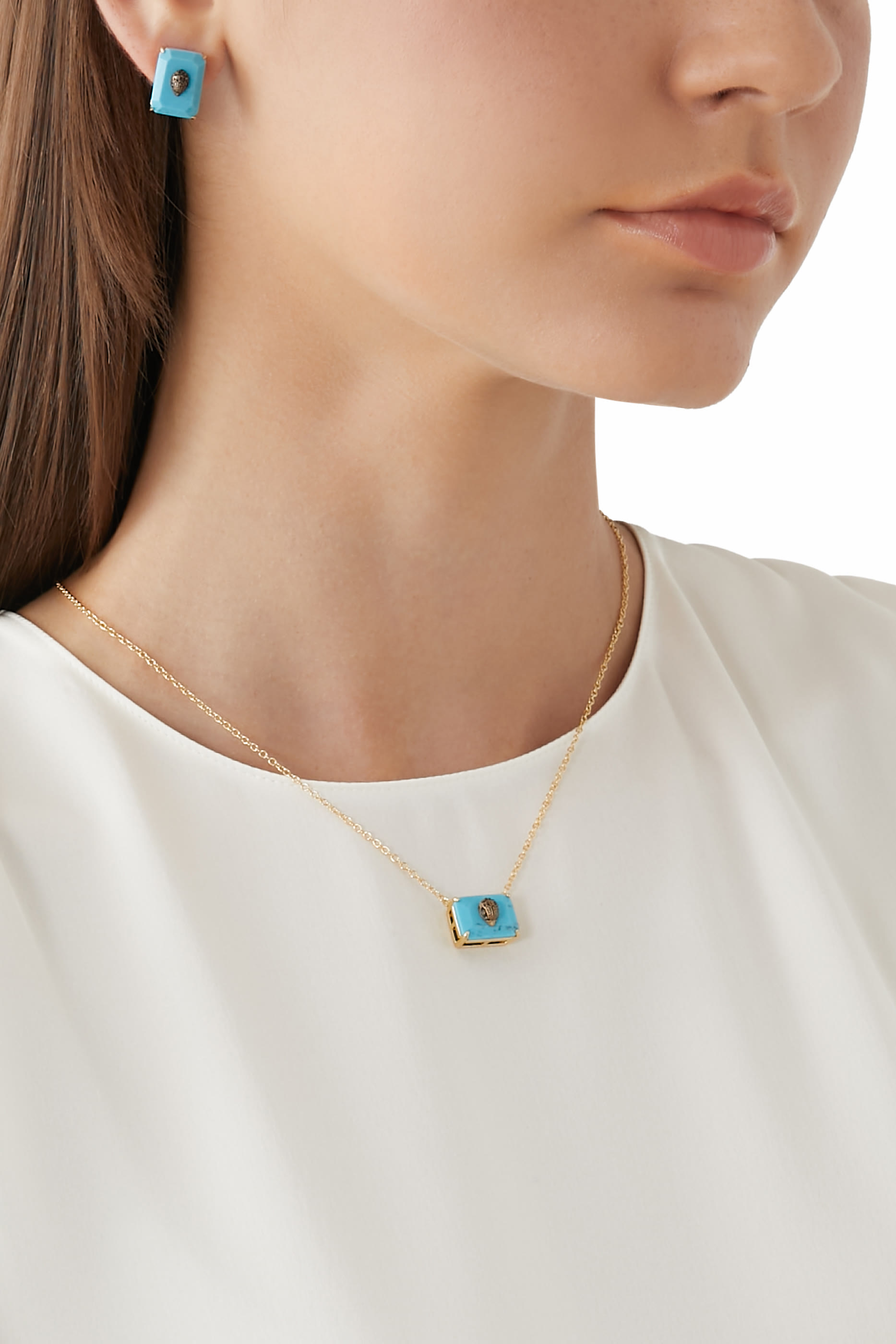 أقراط مرصعة بكريستال