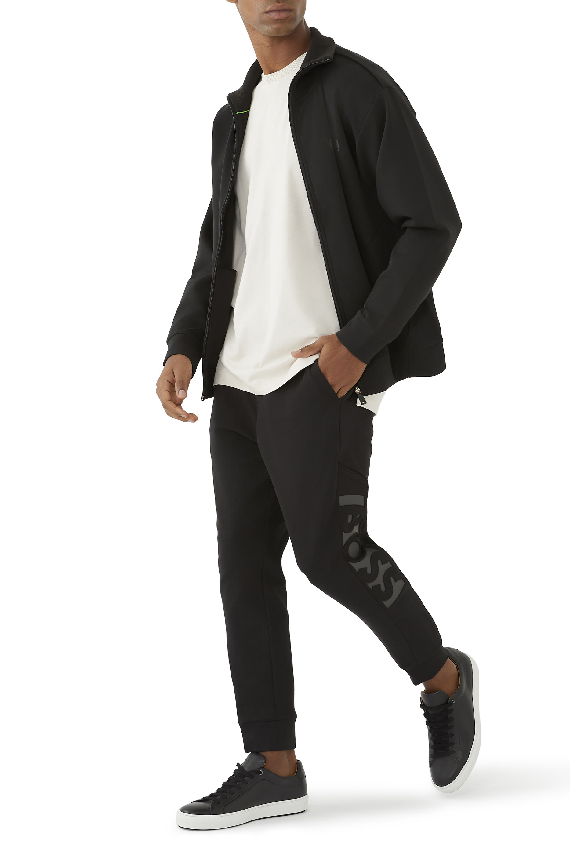 بنطال رياضي بشعار الماركة بلون مماثل