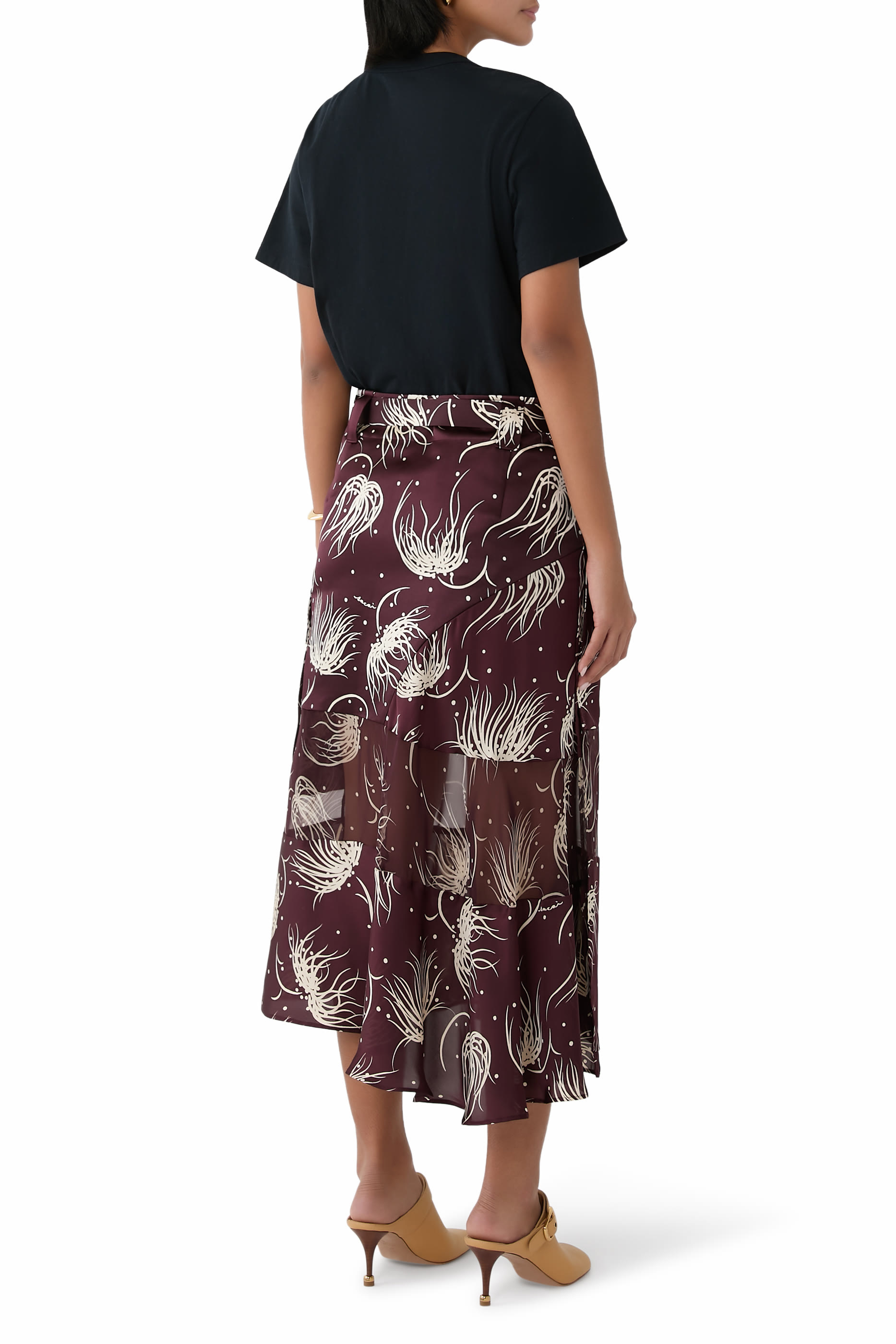 فستان بأكمام قصيرة