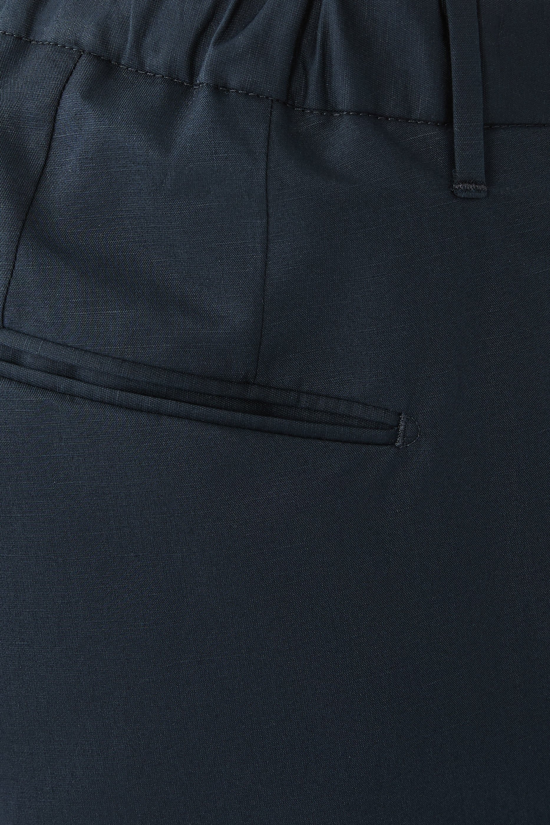 بنطال تكنوتيلا بقصة ضيقة