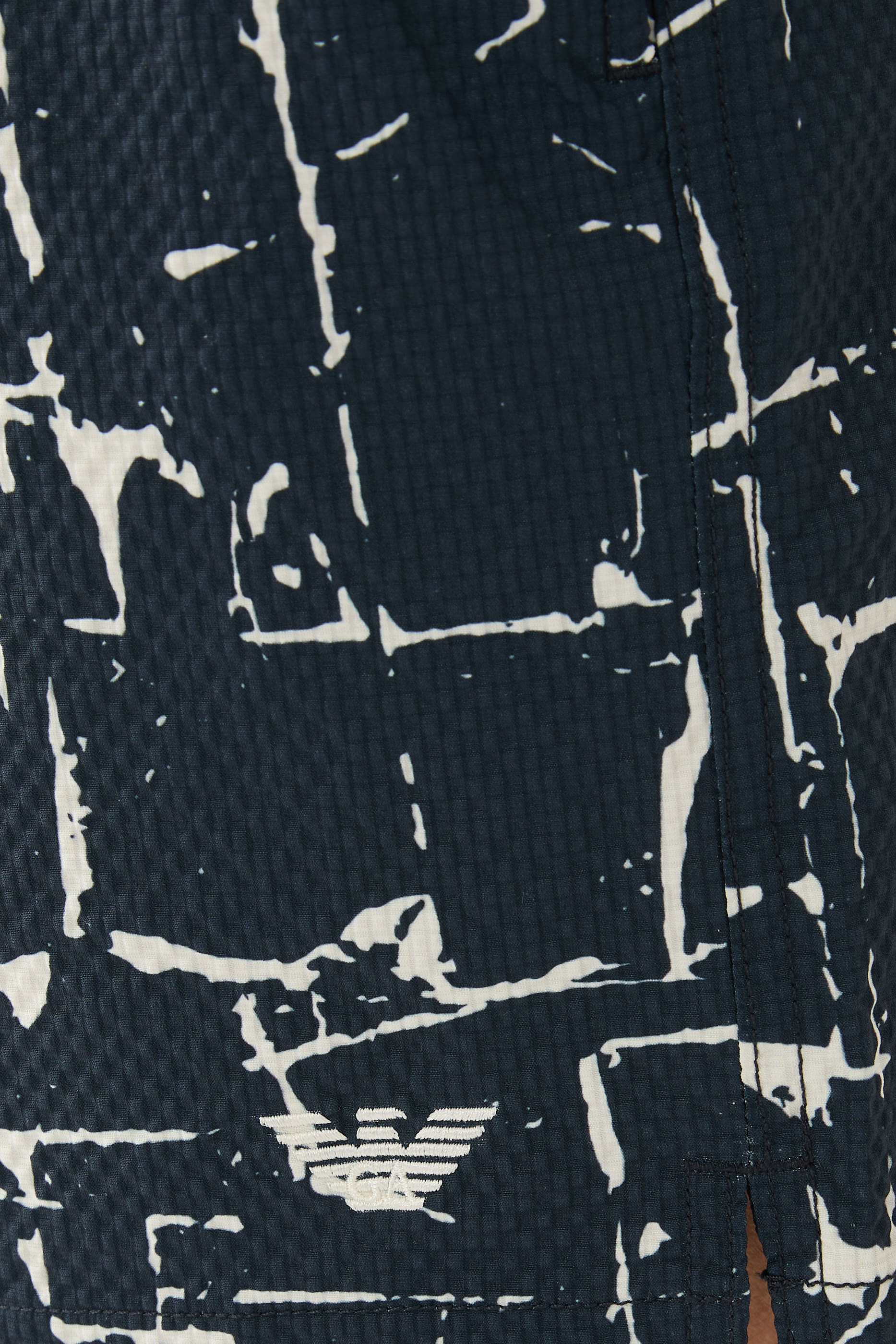 شورت سباحة بنقشة تجريدية