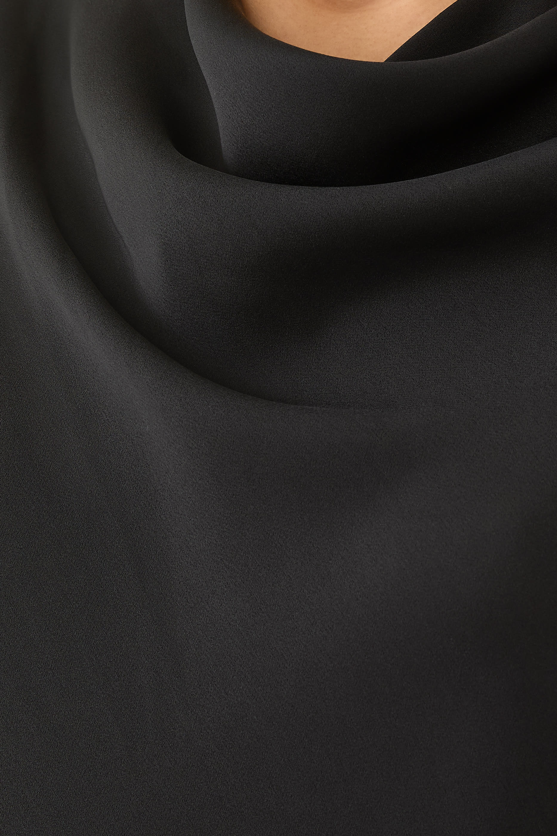 فستان ساديا بأكمام كاب ستان