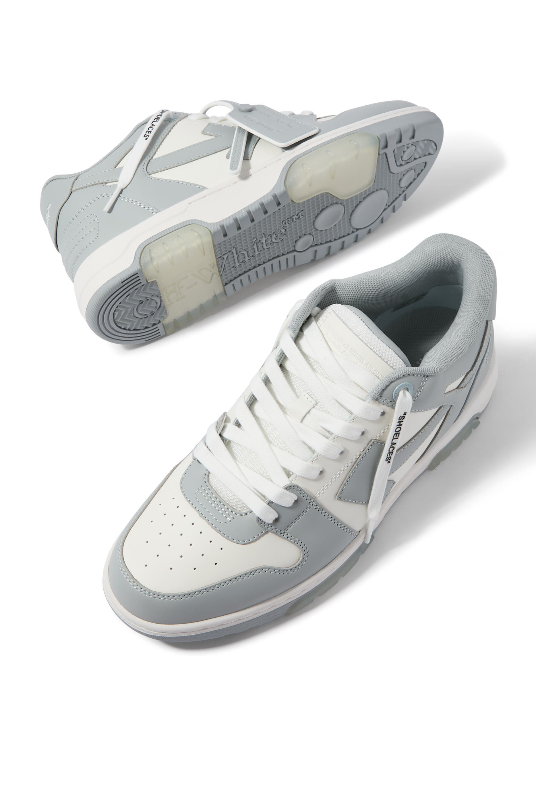 سنيكرز اوت اوف اوفيس