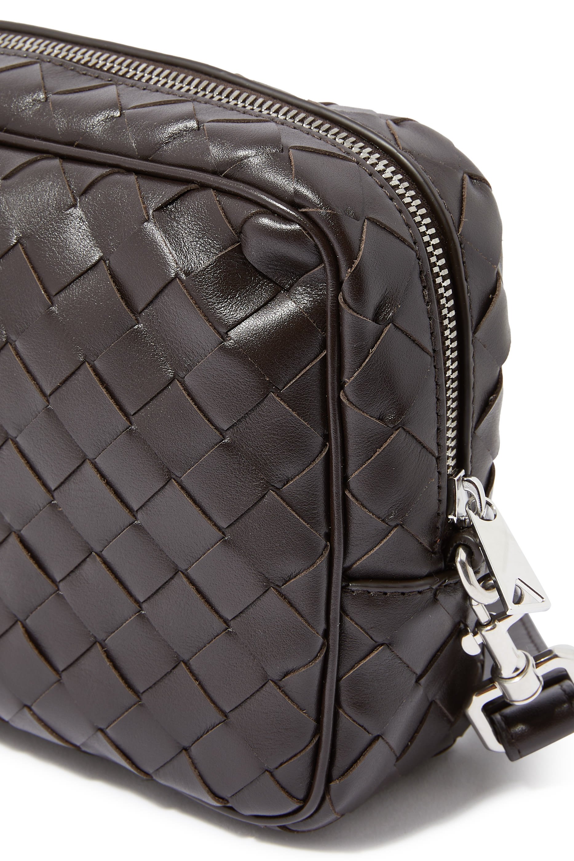 حقيبة صغيرة بتصميم مجدول بحمالة معصم