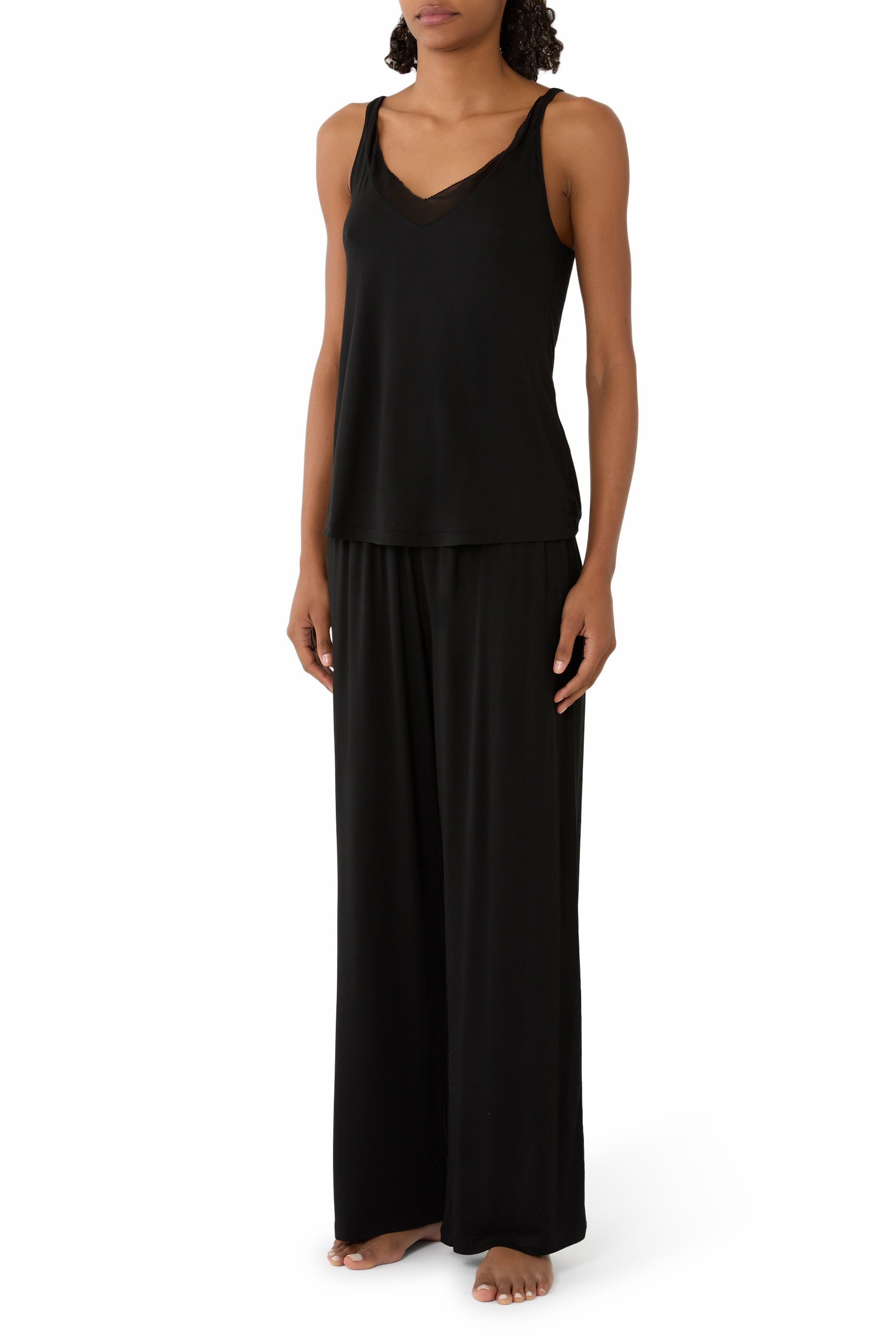 طقم بيجامة بياقة V وتفاصيل شيفون جيرسيه