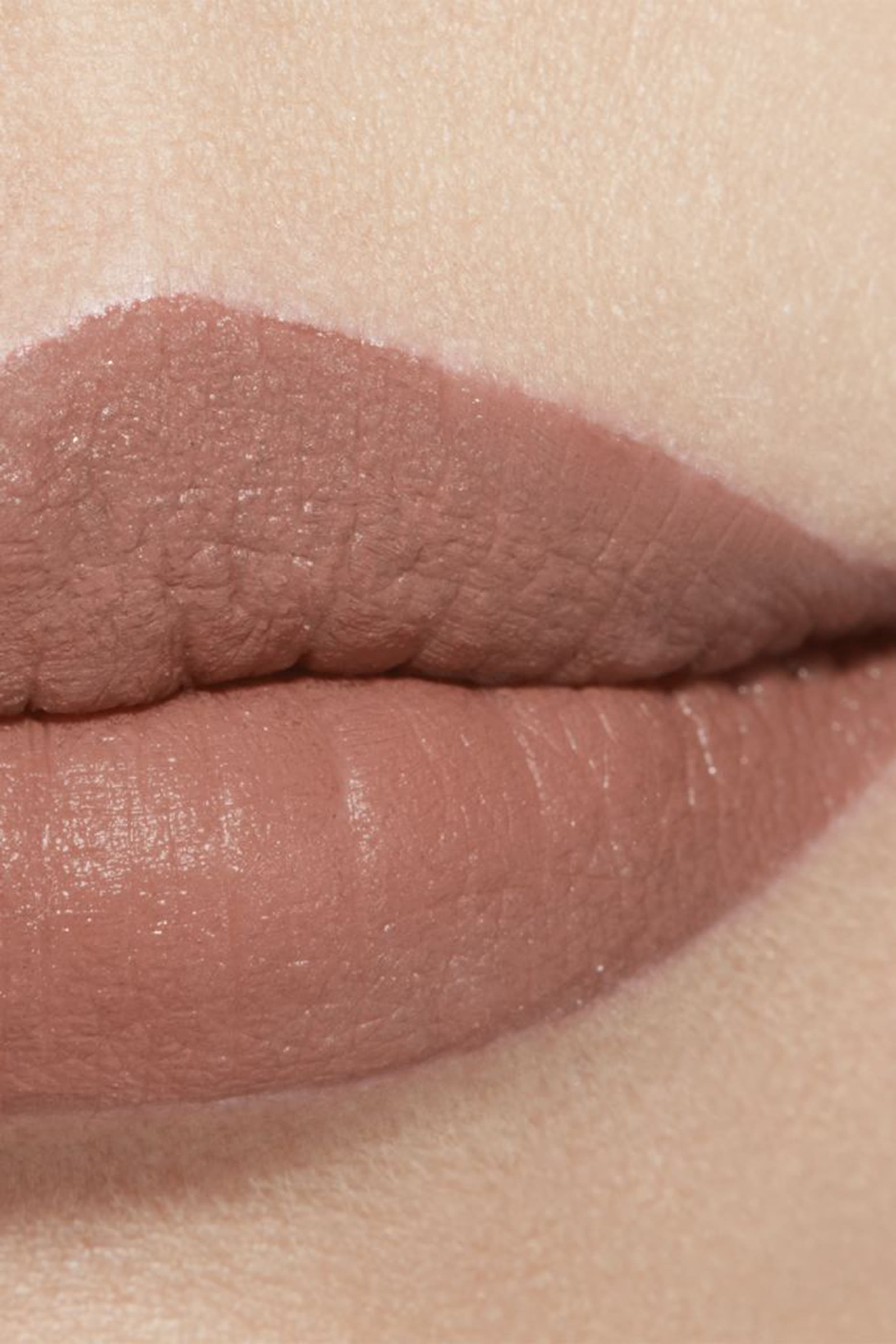 أحمر شفاه روج ألور فيلفيت لومينس غير لامع