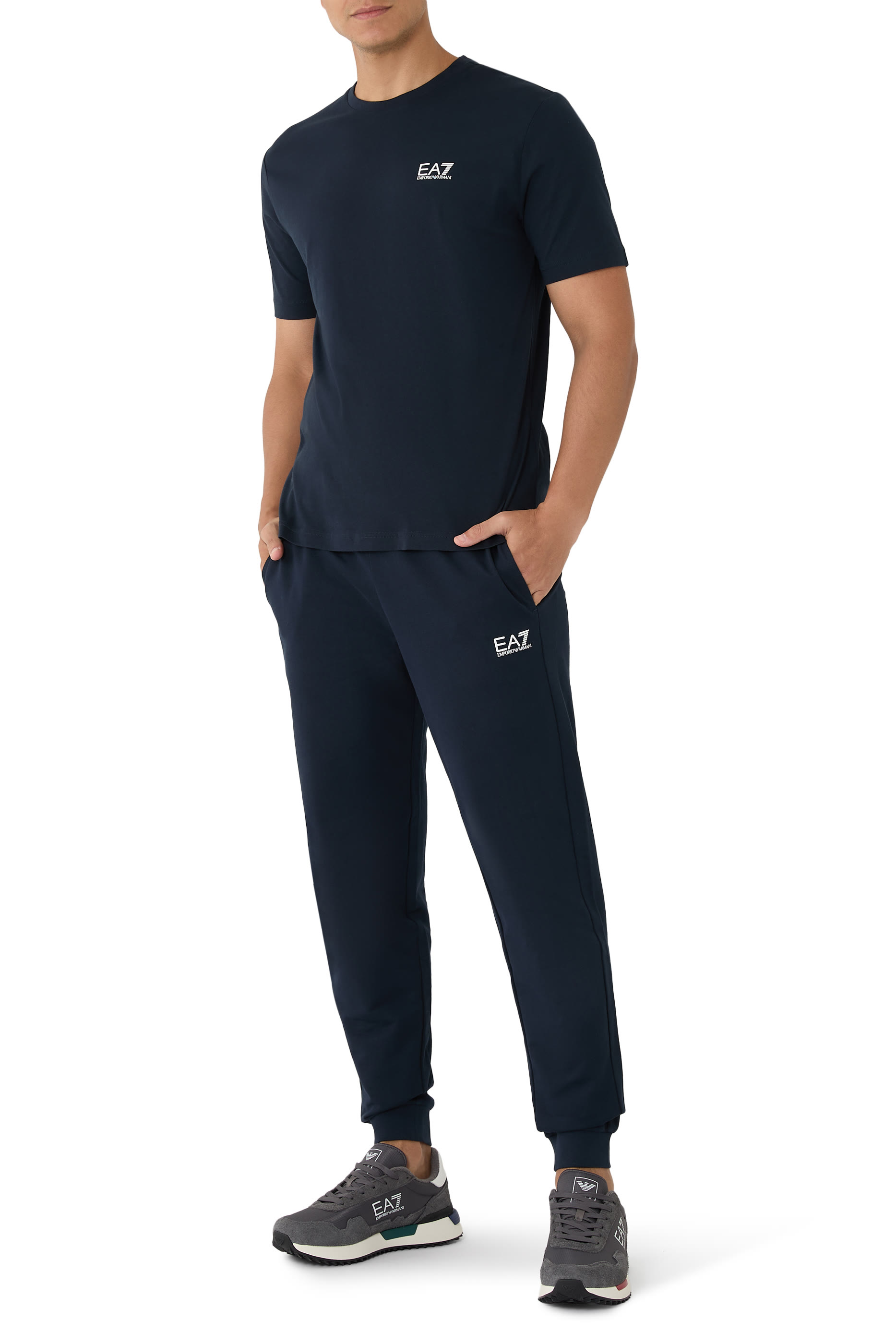 بنطال رياضي بشعار الماركة قطن