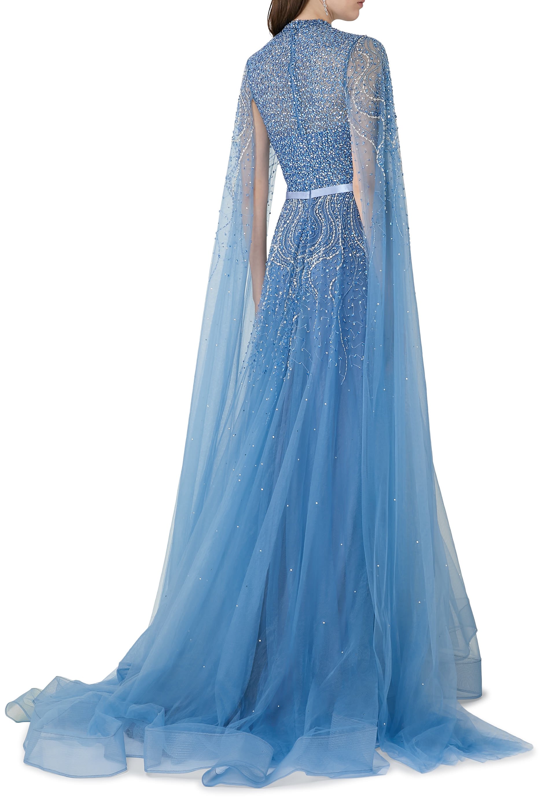 فستان سهرة بخرز بأكمام كاب