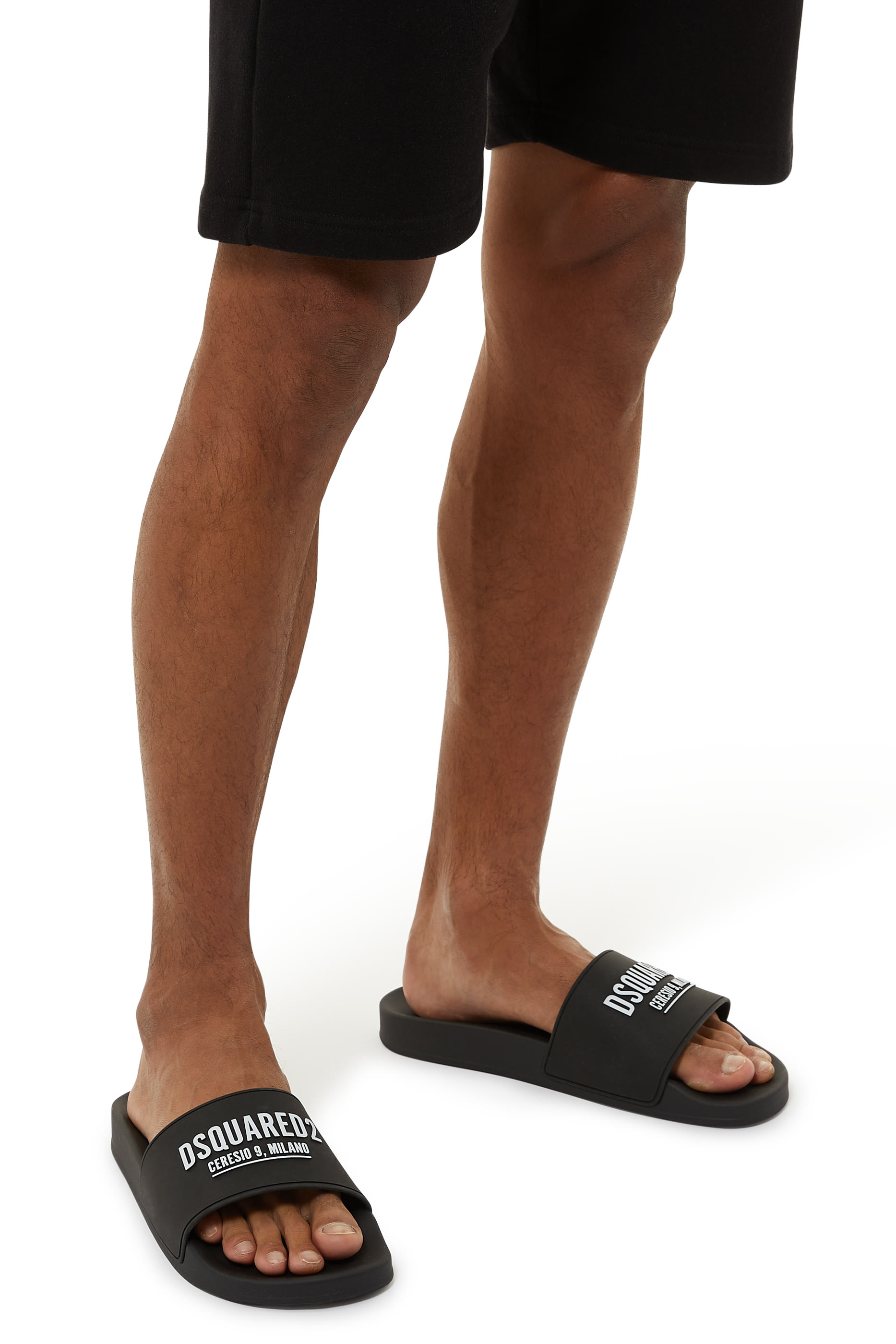 حذاء مفتوح بطبعة سيريسيو 9