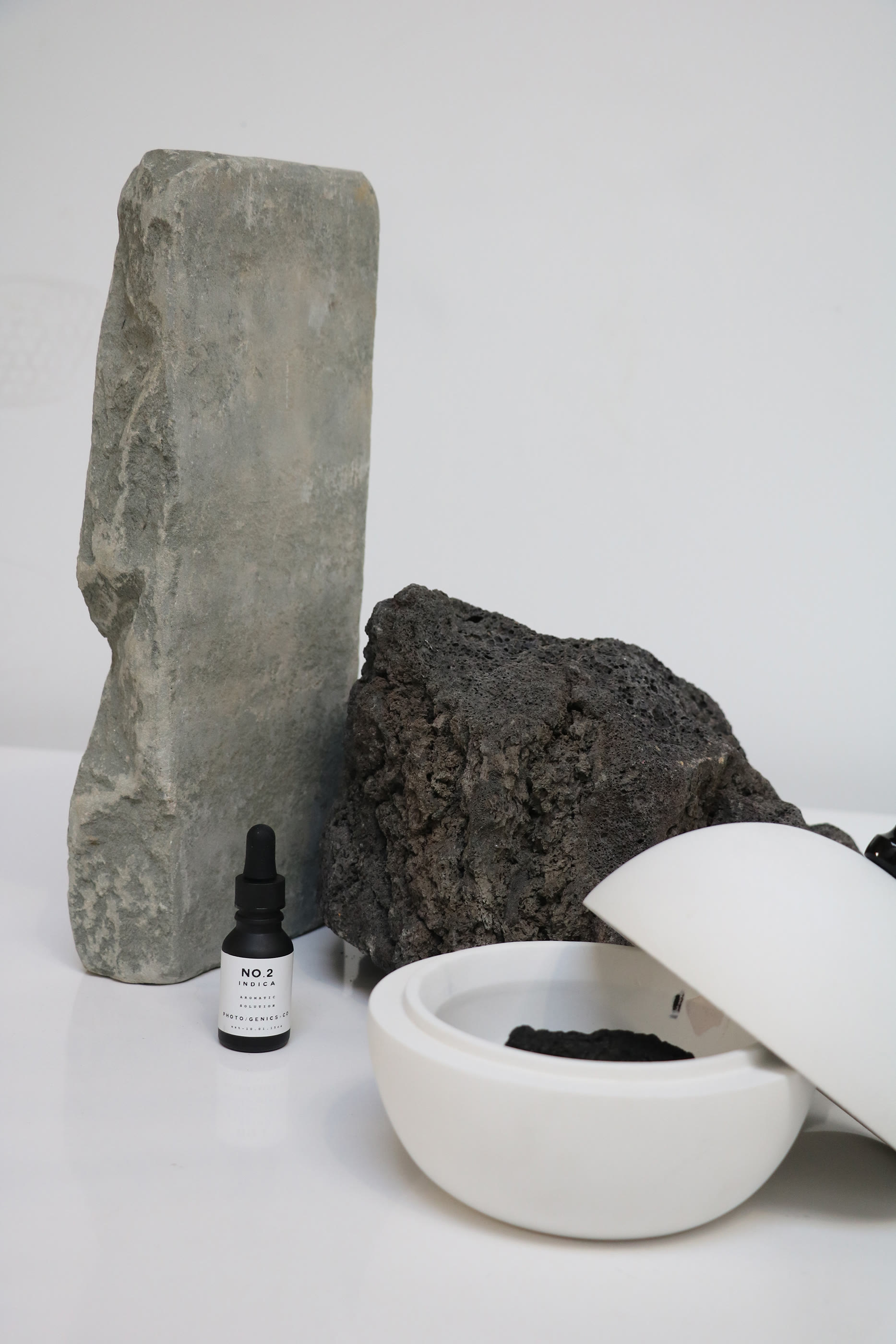 موزع عطر رقم 2 إنديكا في وعاء مقبب خرساني