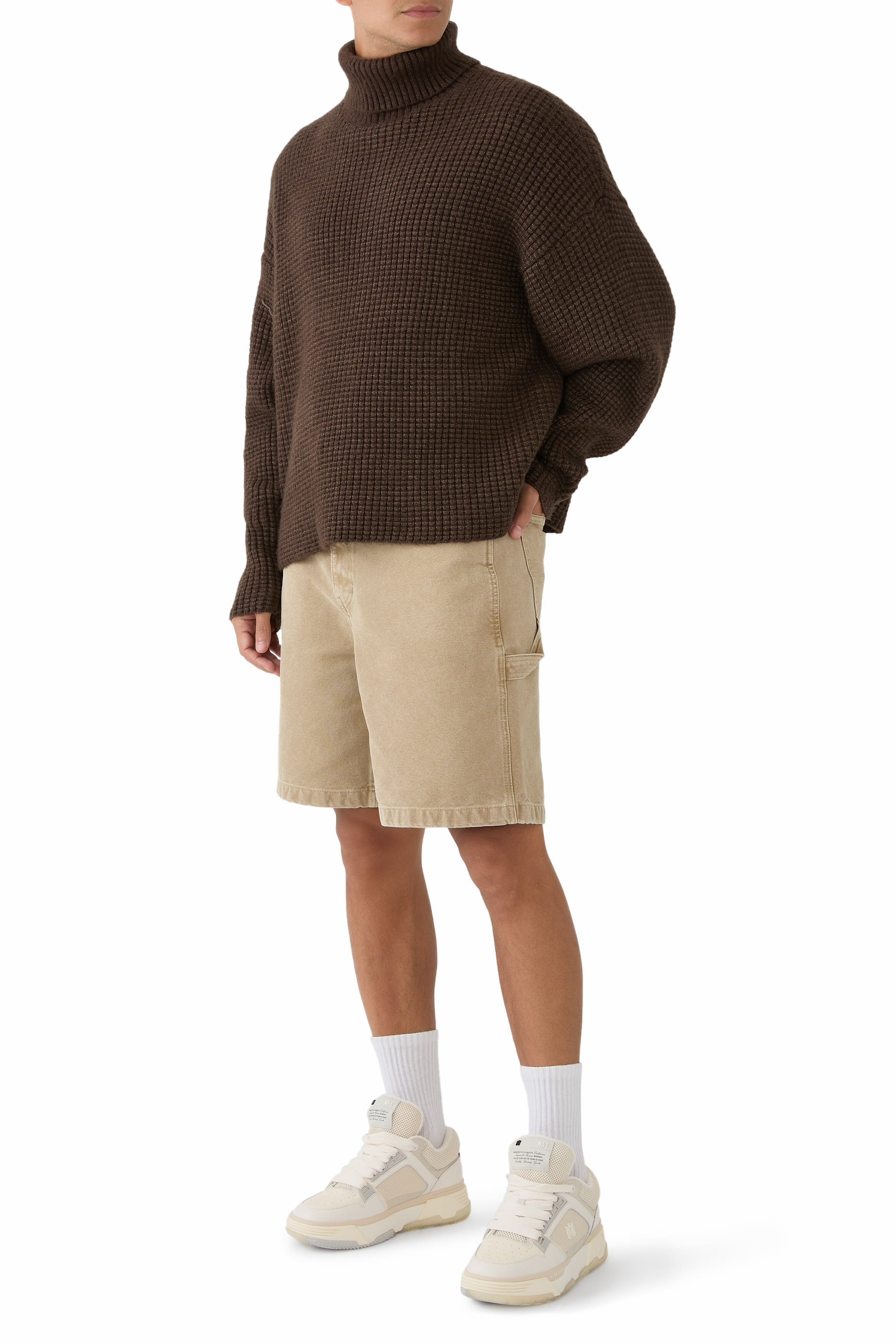 سنيكرز ام ايه-1 بأجزاء من جلد