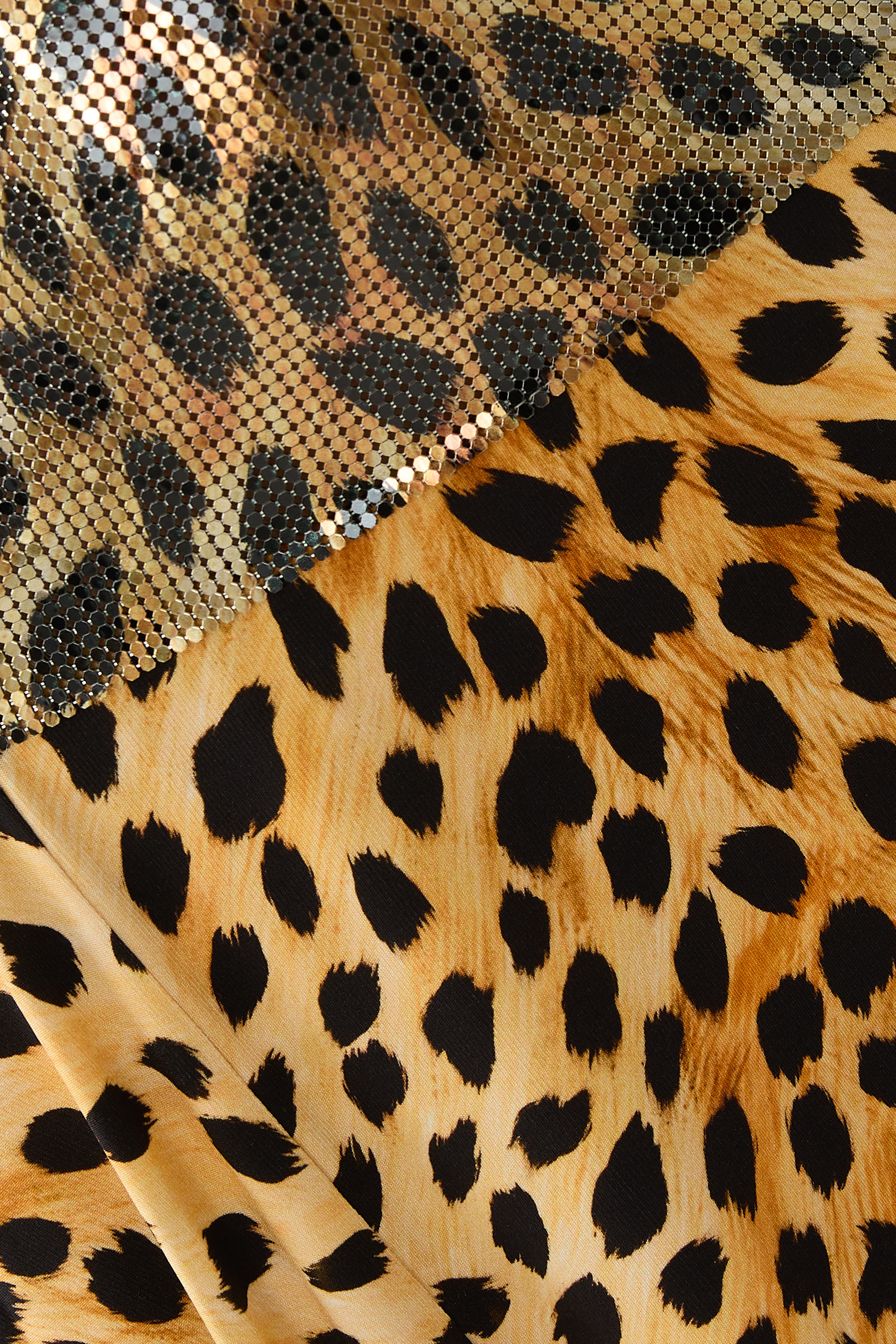 تنورة بنقشة جلد فهد