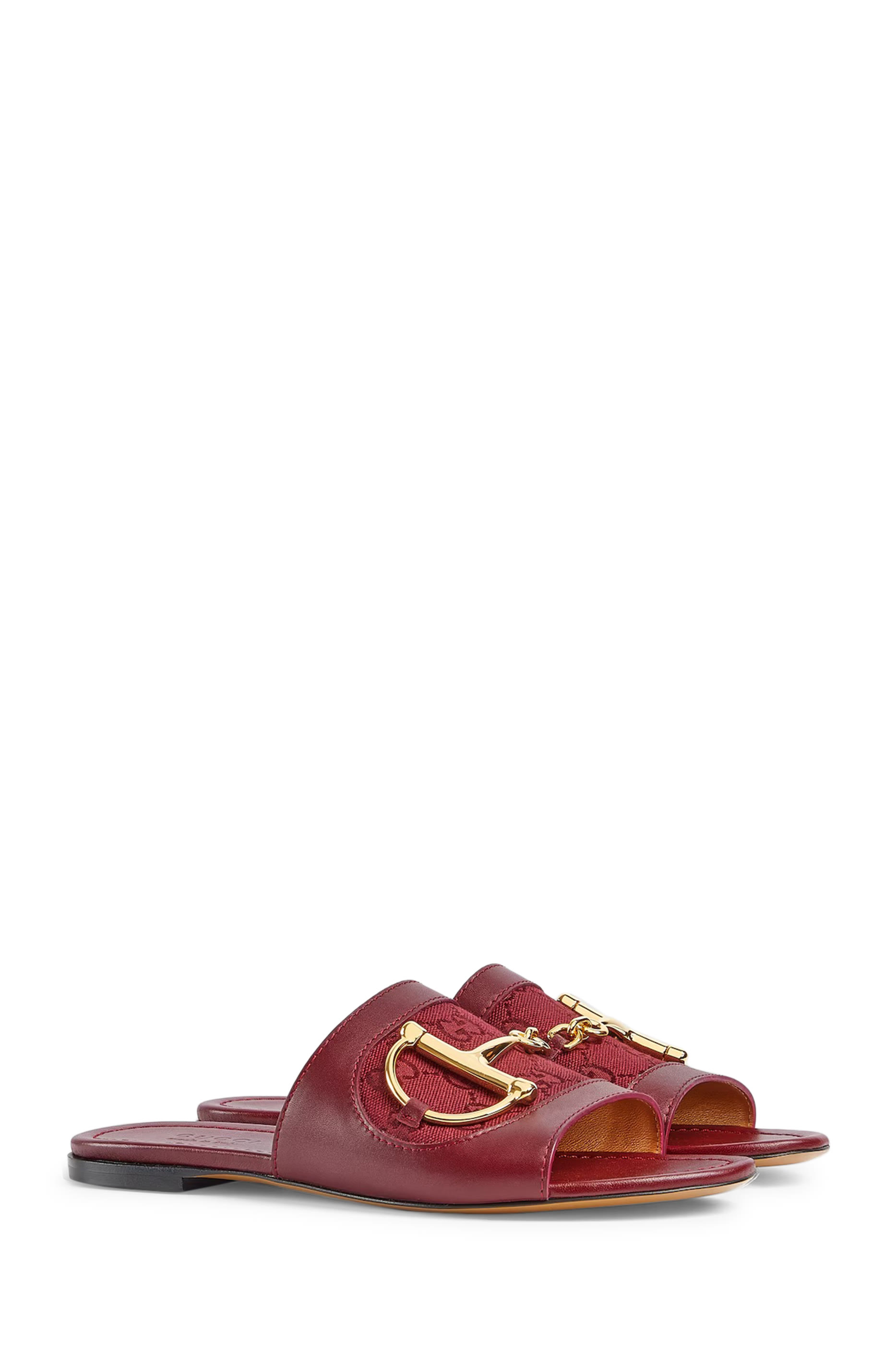 حذاء مفتوح من الخلف بحلية لجام الحصان