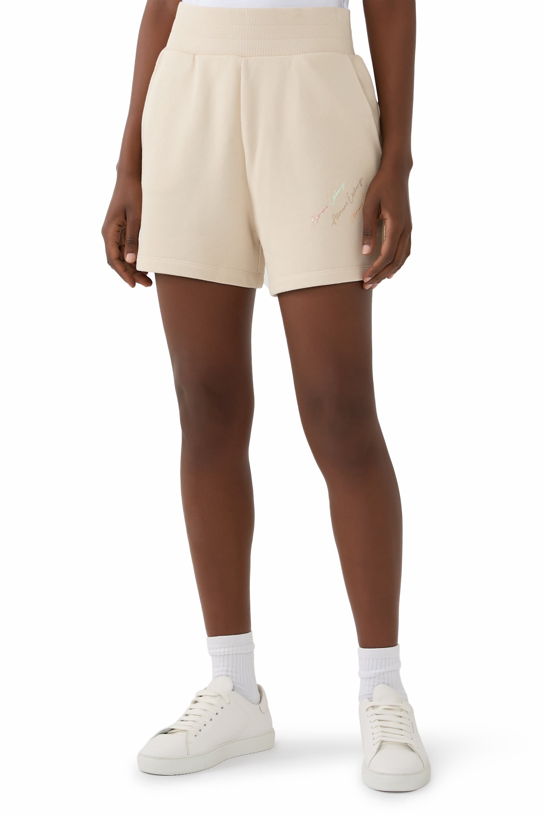 شورت بشعار الماركة