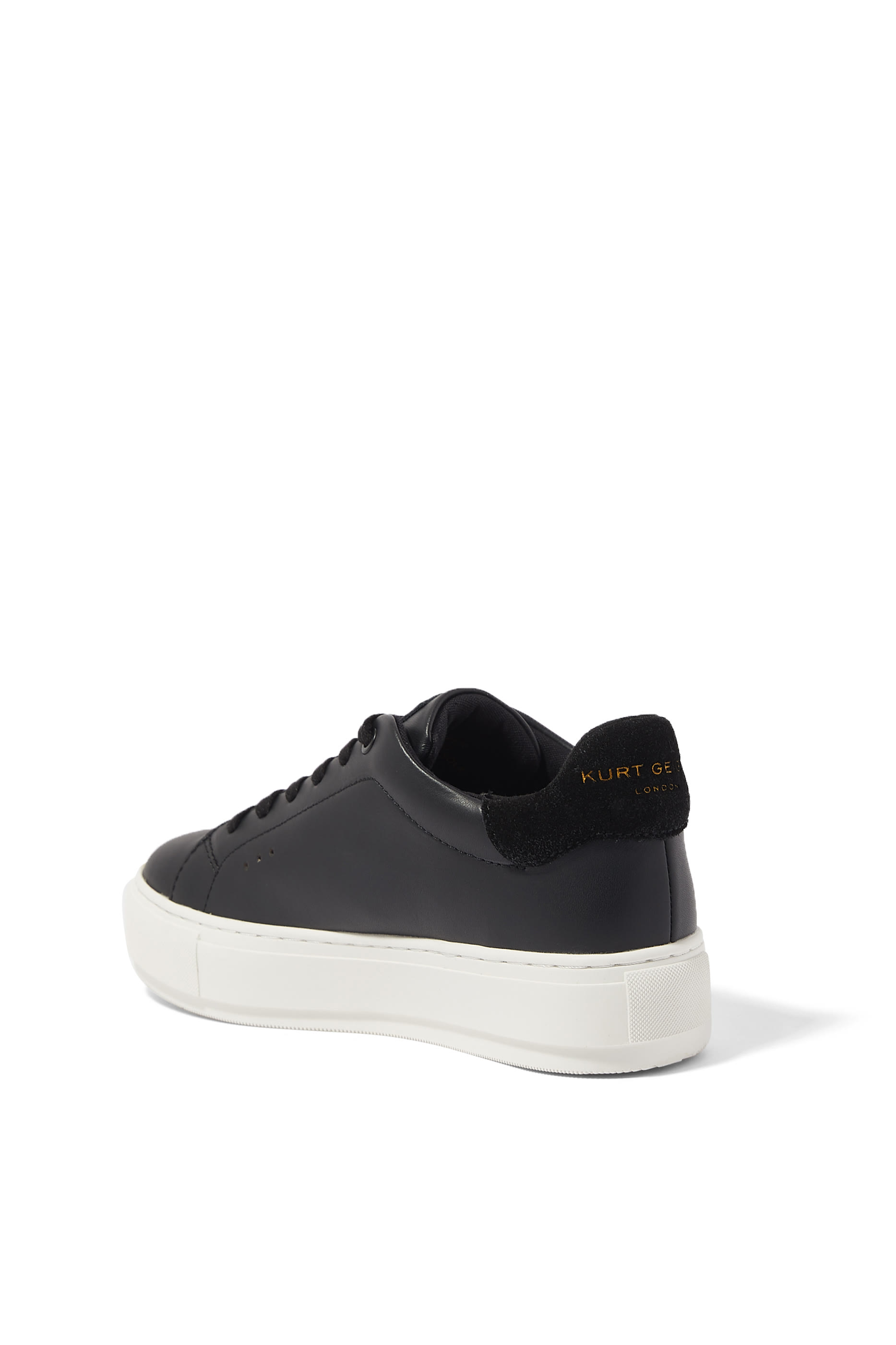 سنيكرز لاني بنعل سميك مزين بعين جلد