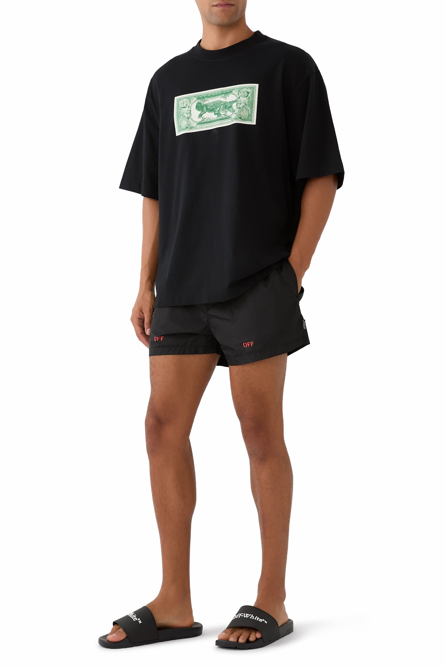 شورت سباحة بشعار الماركة