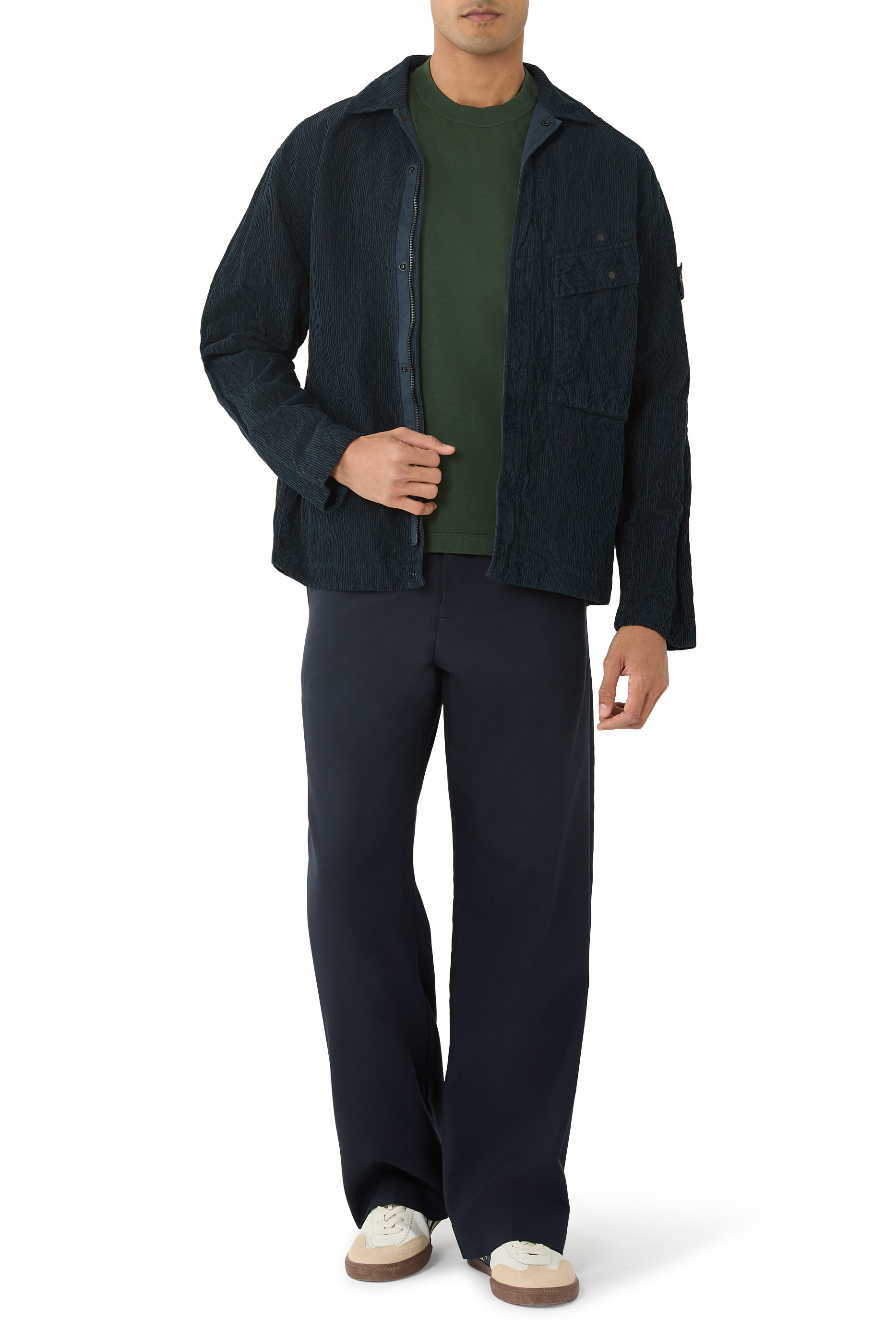 تيشيرت بأكمام قصيرة ورقعة شعار الماركة