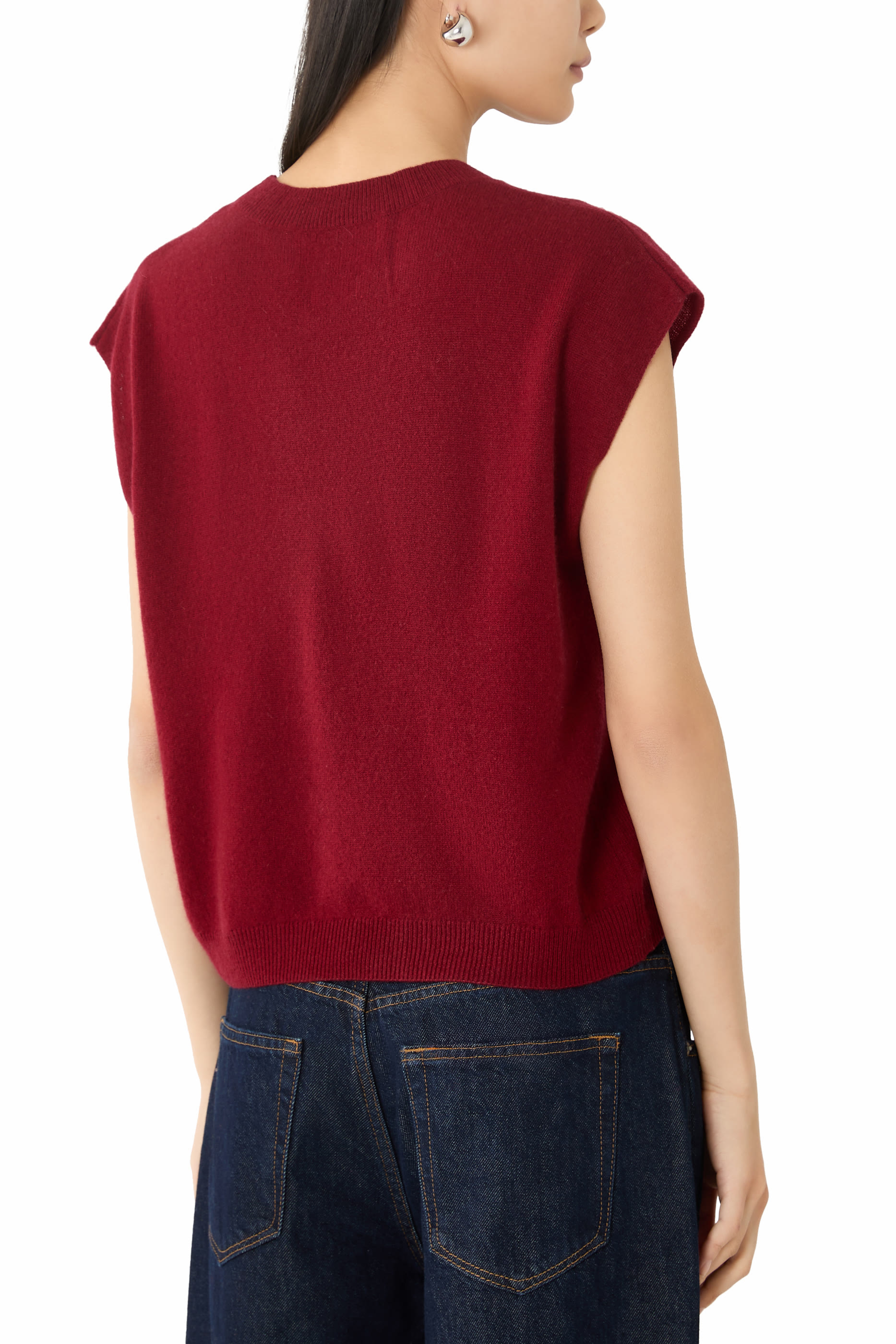 بلوزة لوكا بلا أكمام بياقة ضيقة