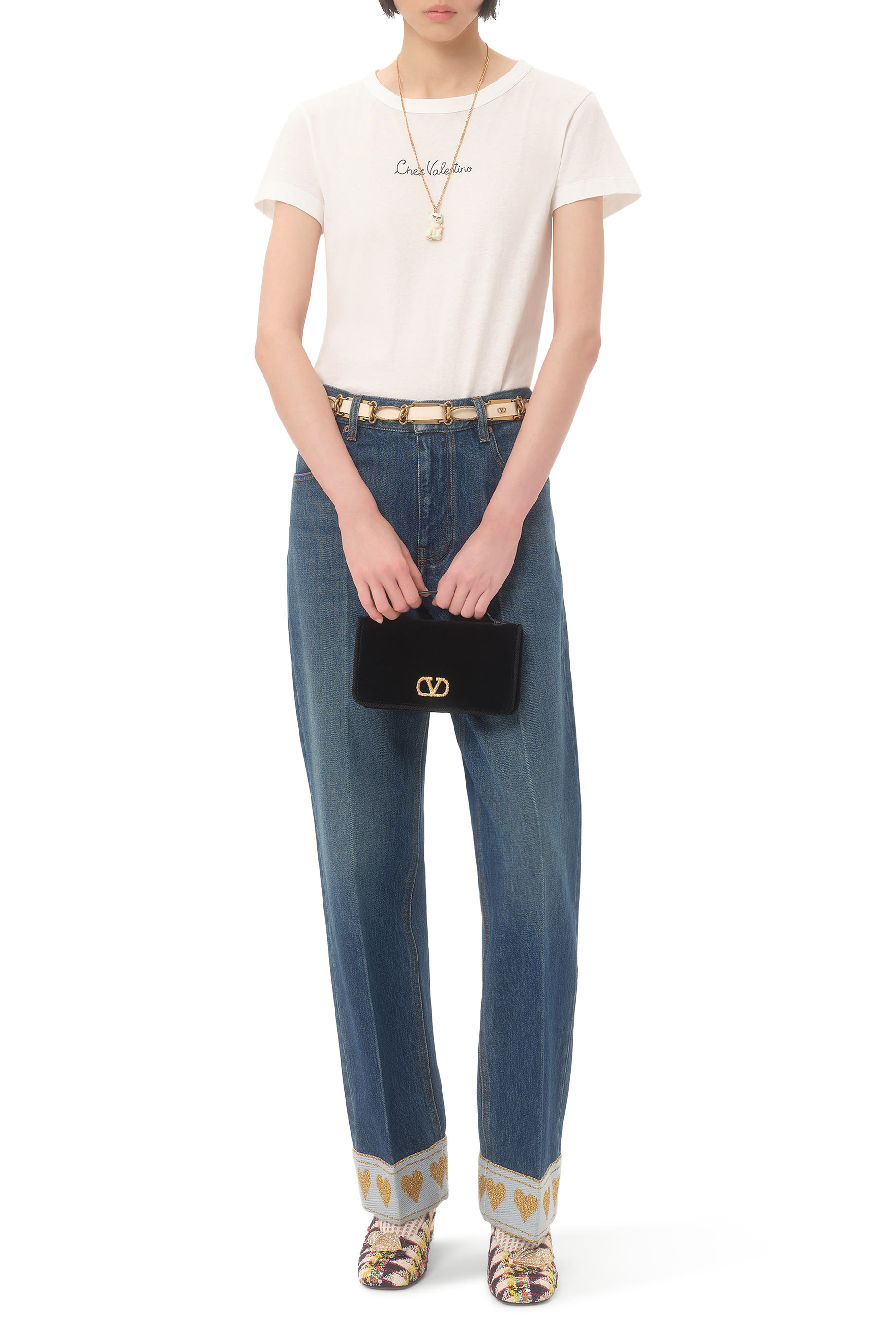 محفظة بحمالة سلسلة مزينة بشعار الماركة