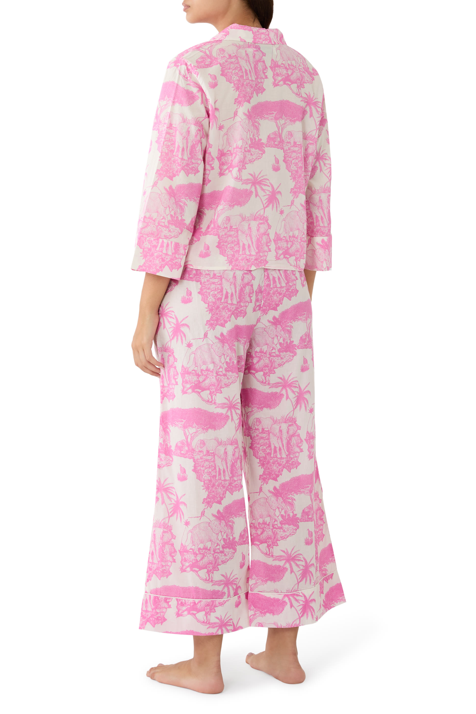 طقم قميص مربعة وبنطال بقصة ساق واسعة بنقشة نمر