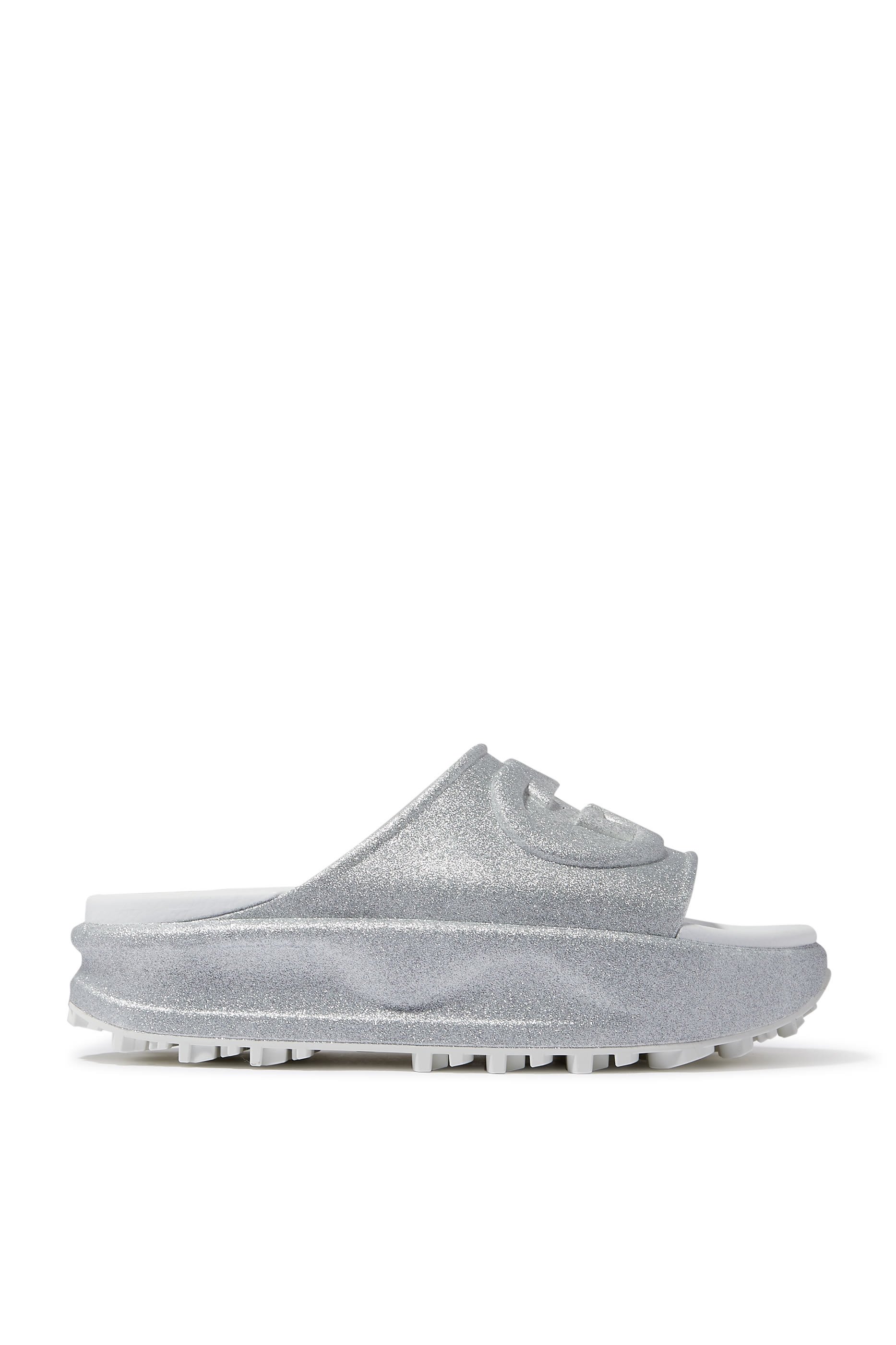 حذاء مفتوح بشعار حروف الماركة بتصميم متداخل